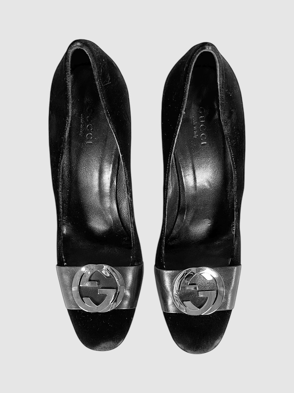 GG Logo Velvet Pumps