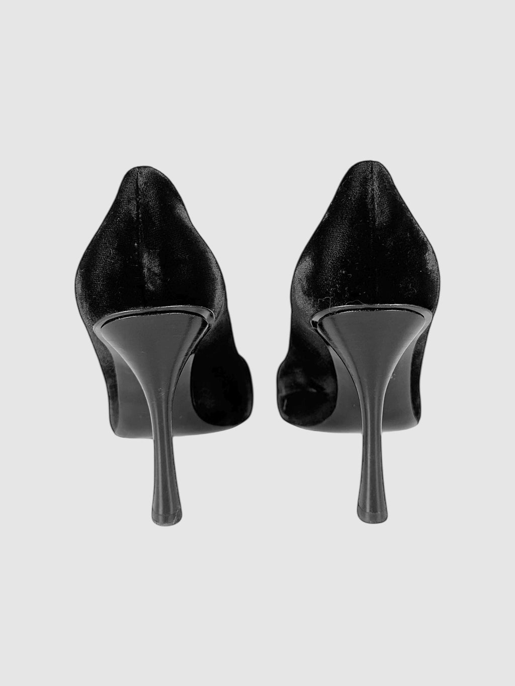 GG Logo Velvet Pumps