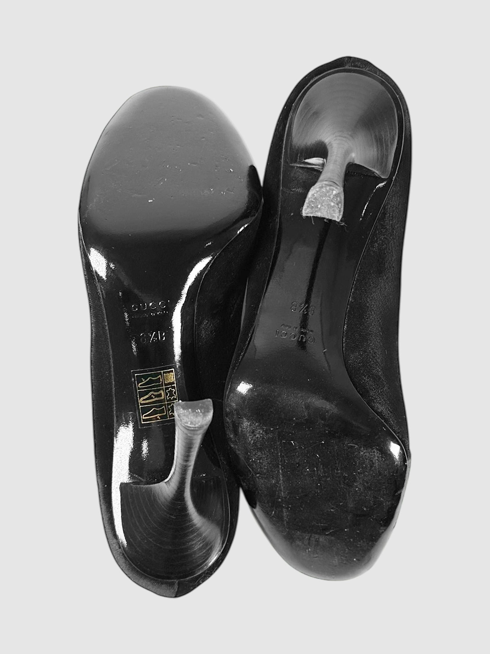 GG Logo Velvet Pumps