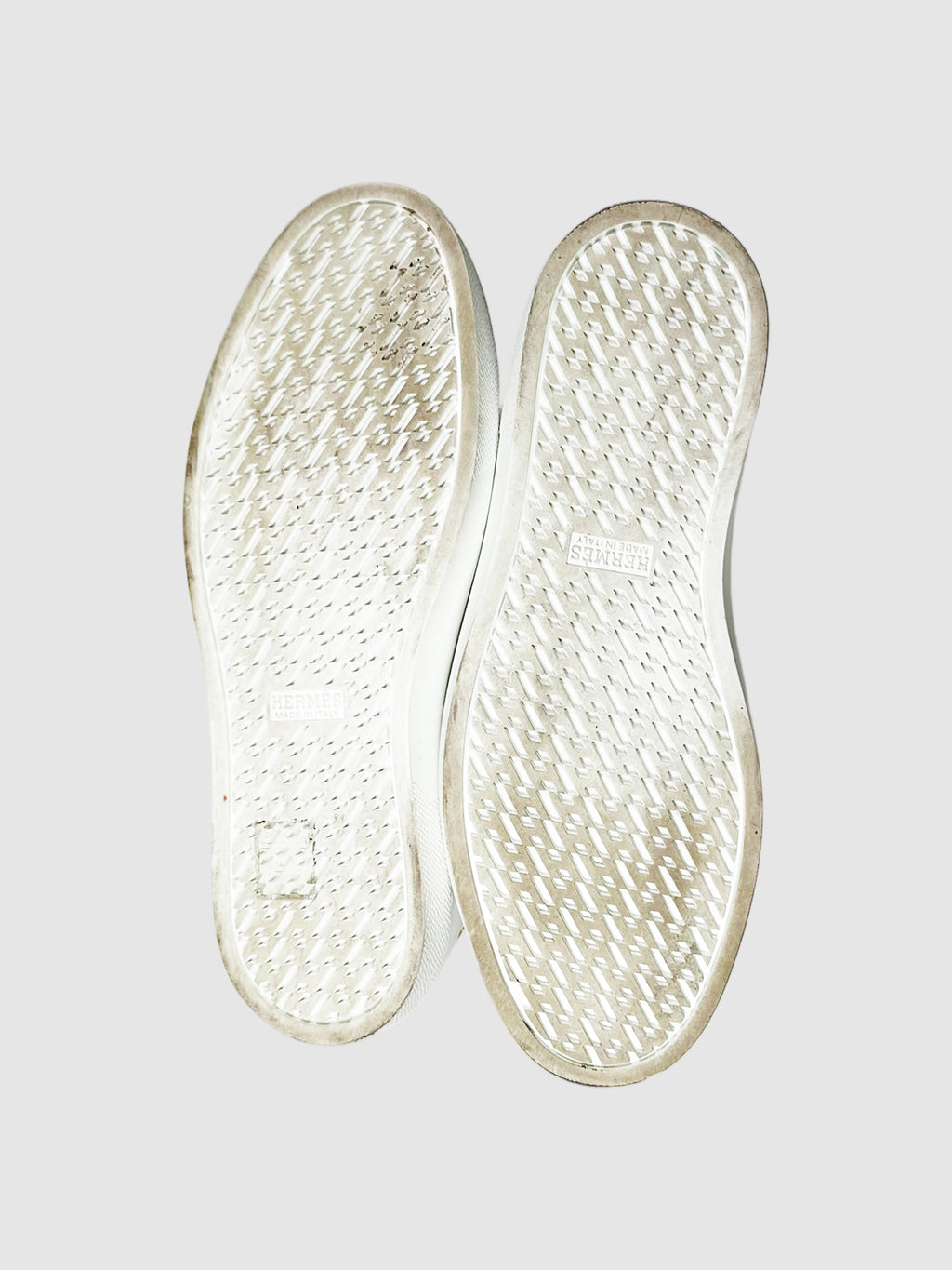 Avantage Low Top Sneakers