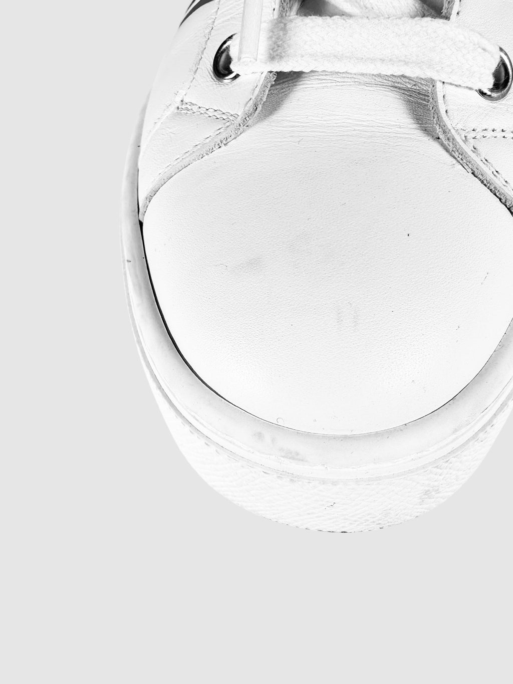 Avantage Low Top Sneakers