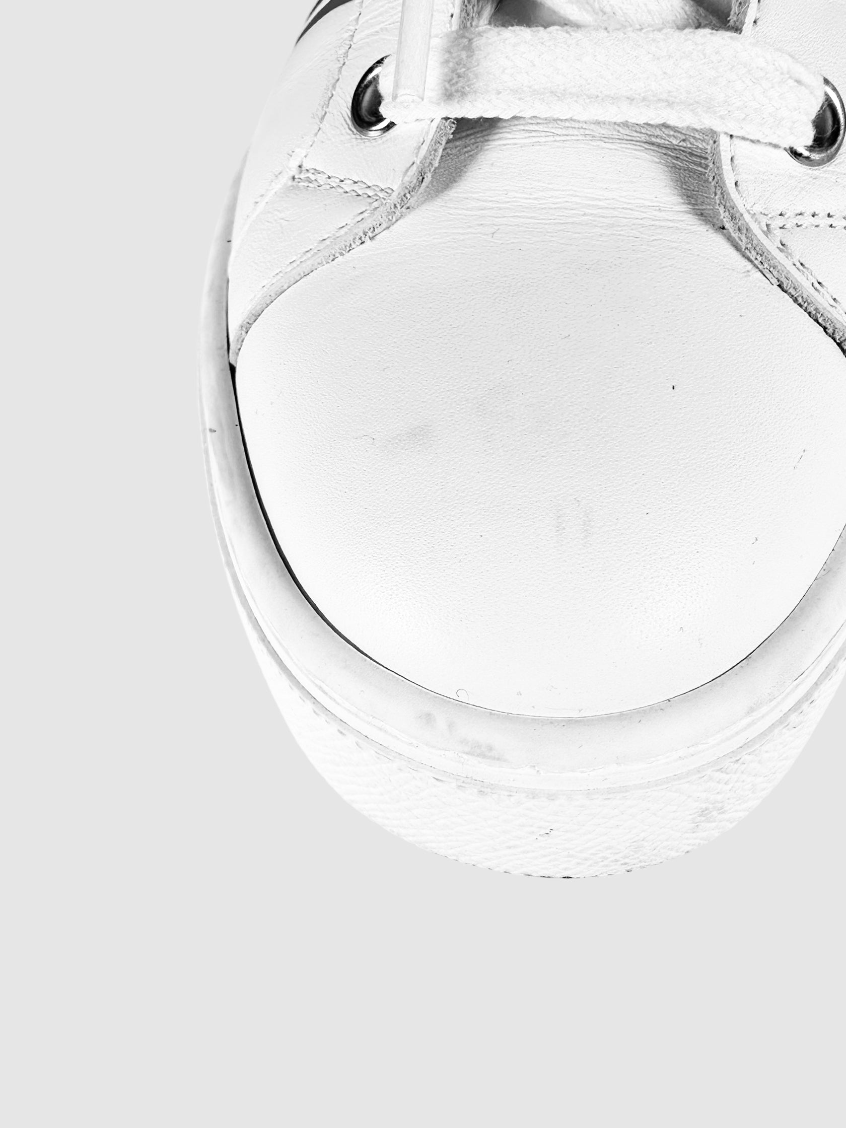 Avantage Low Top Sneakers