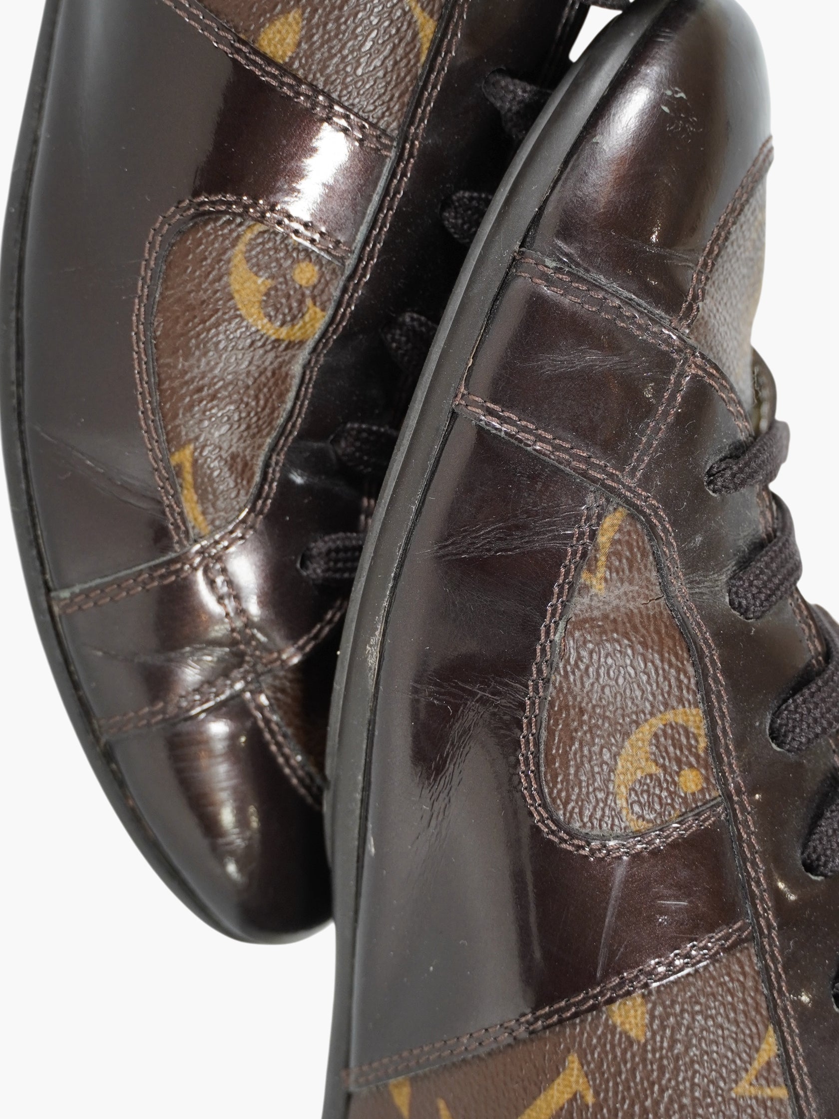 Globe Trotter Sneakers