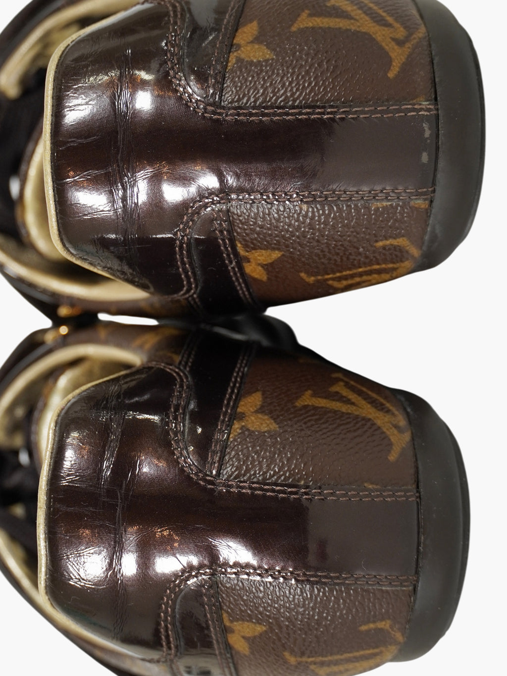 Globe Trotter Sneakers