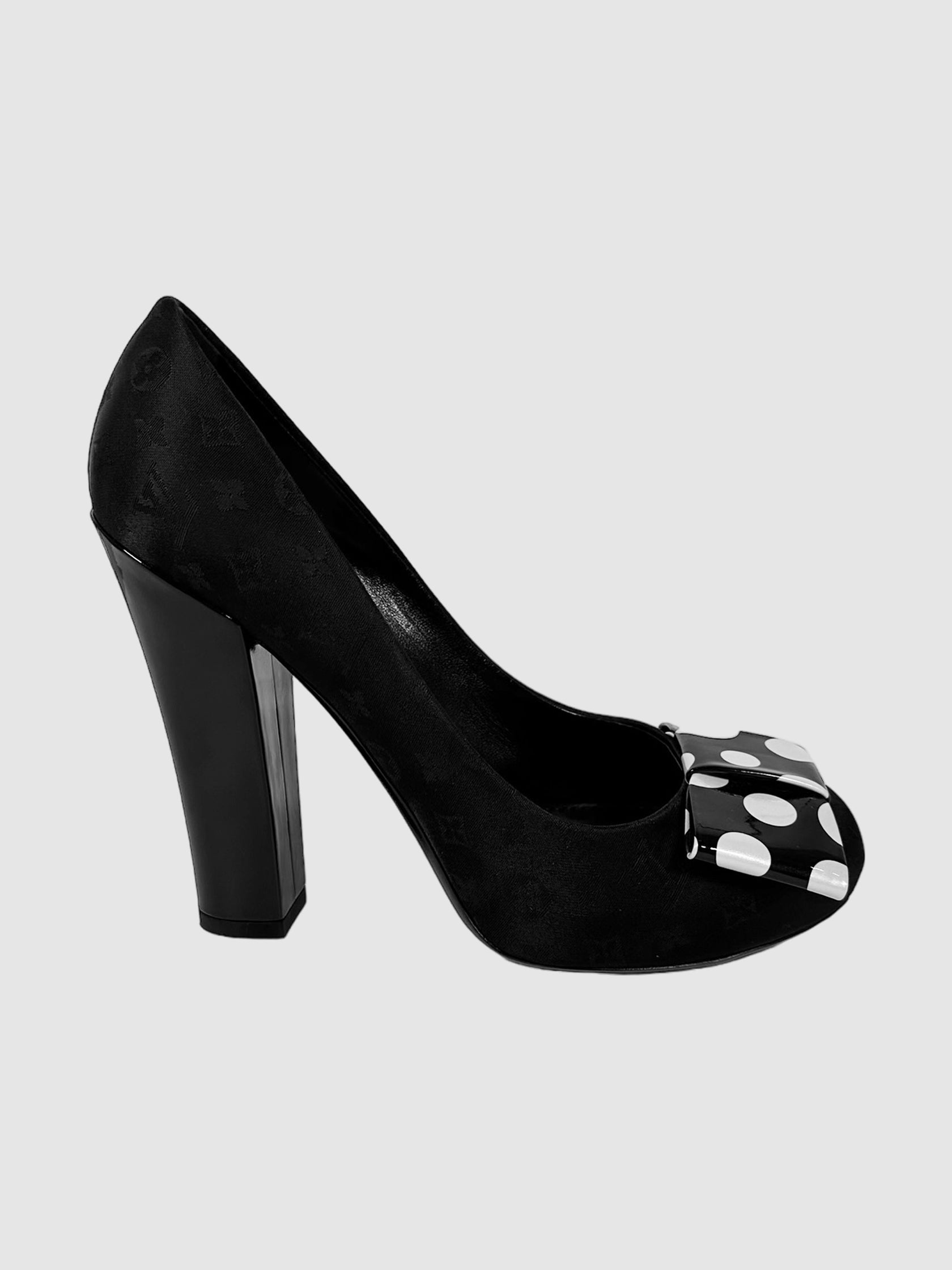 Louis Vuitton x Yayoi Kusama 2012 Black and White Monogram Pumps with Polka Dot Bow Size 38 Consignment Secondhand Designer Luxury Resale Toronto Trendy
