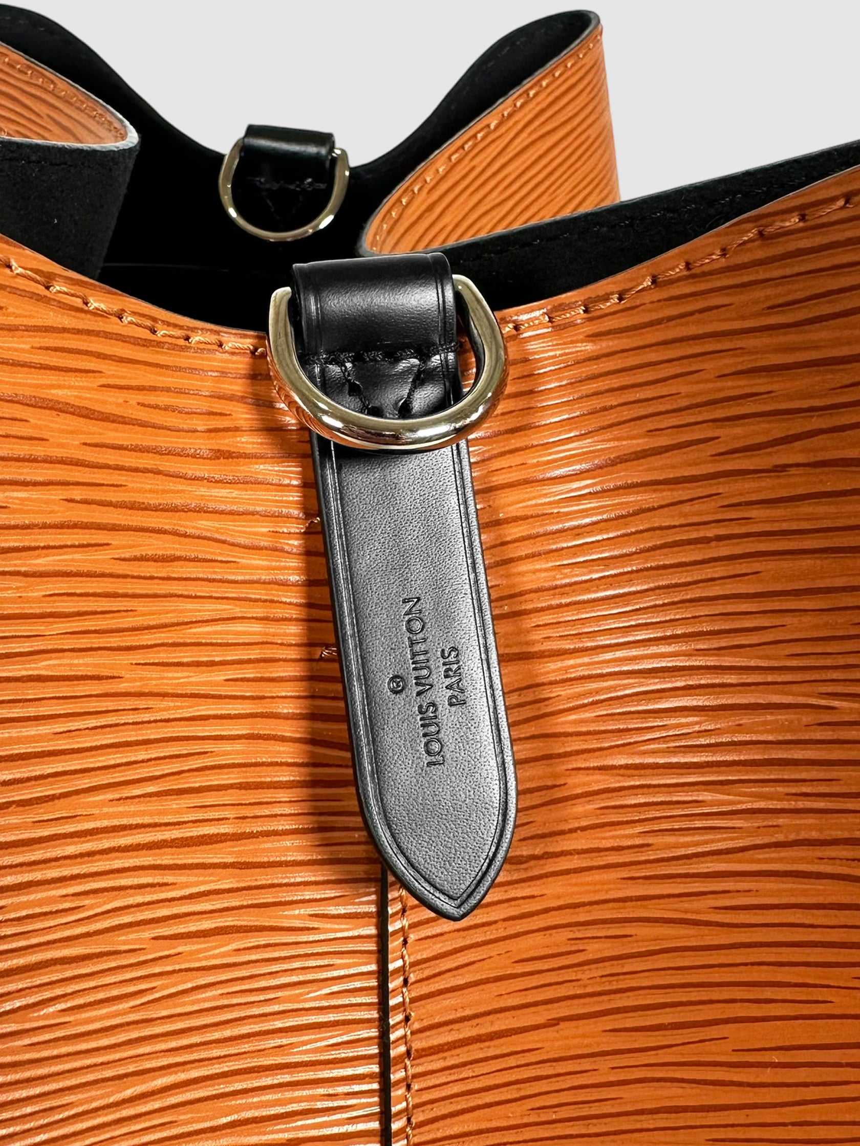 Epi NéoNoé MM Bucket Bag