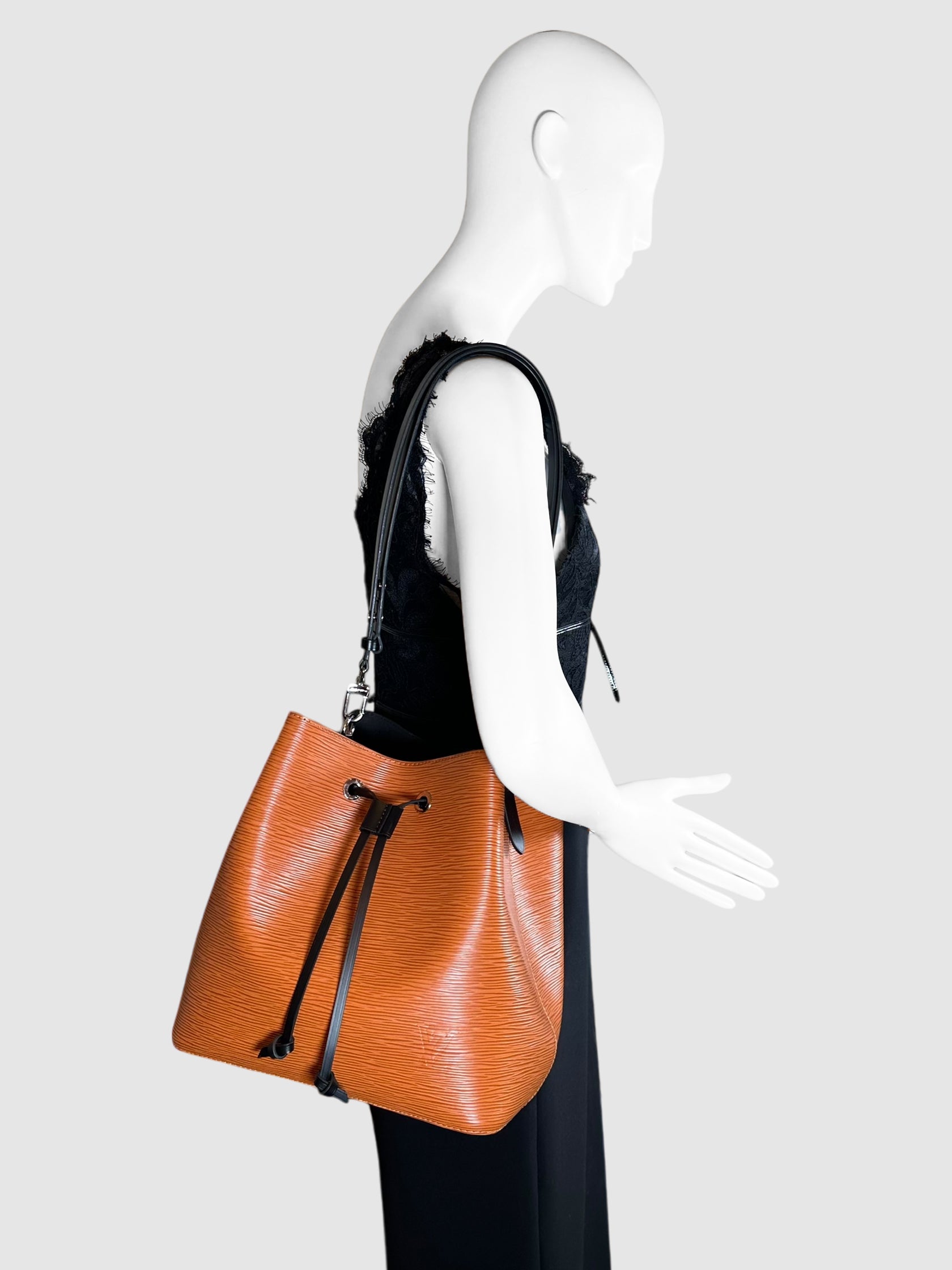 Epi NéoNoé MM Bucket Bag