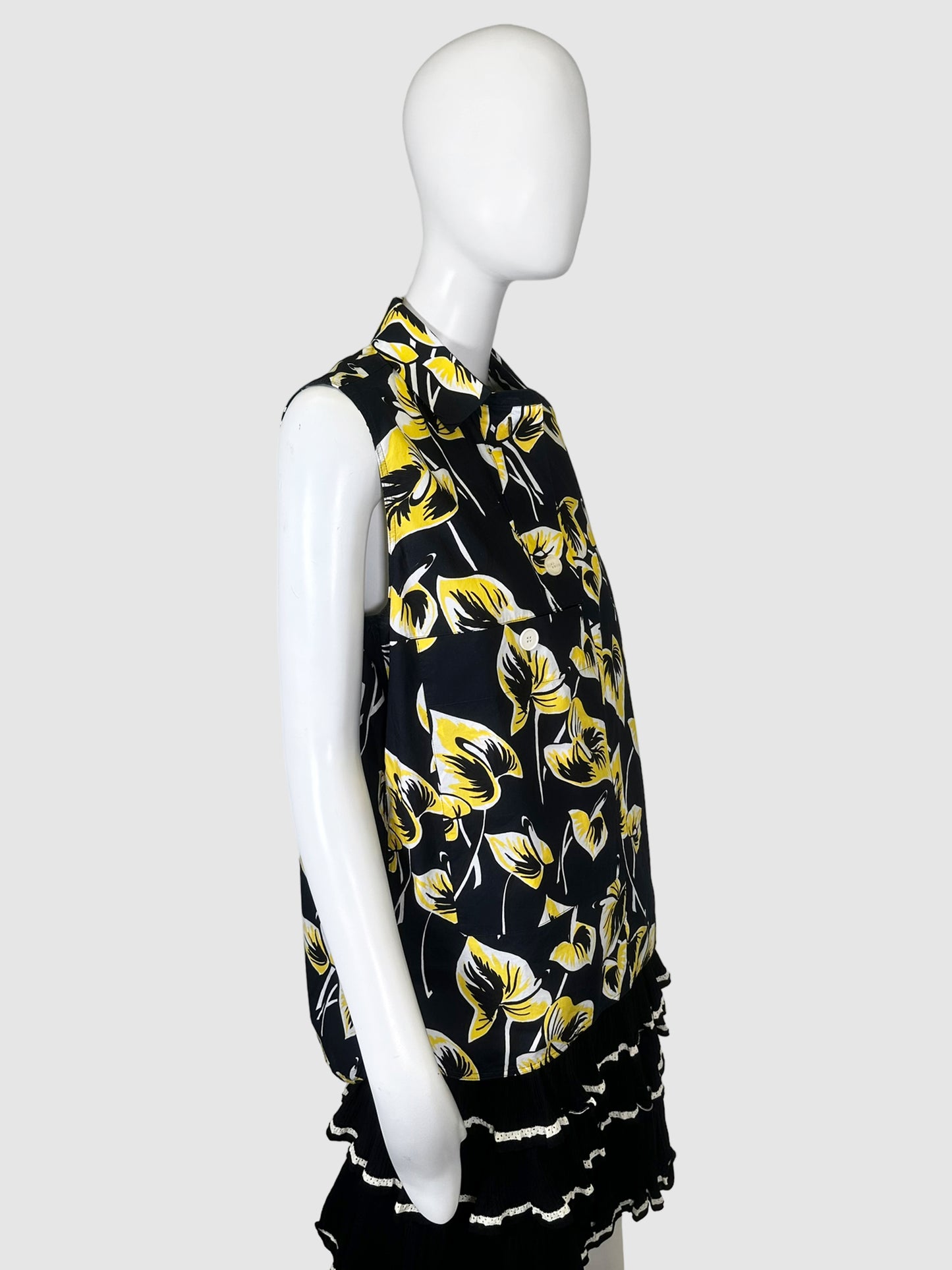 Floral Print Sleeveless Shirt - Size 44