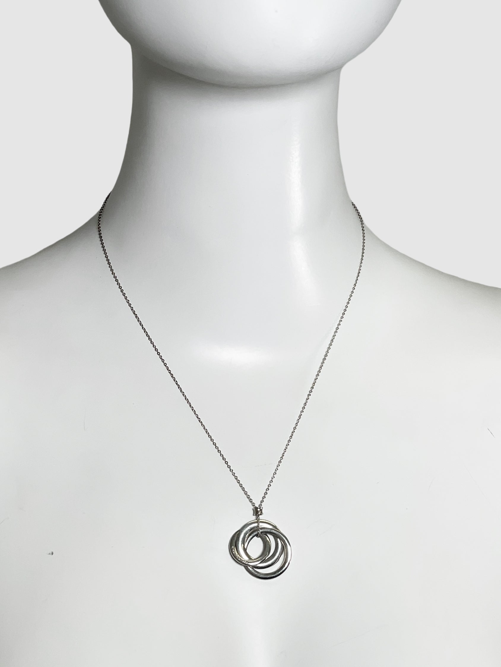 Interlocking Circles Necklace