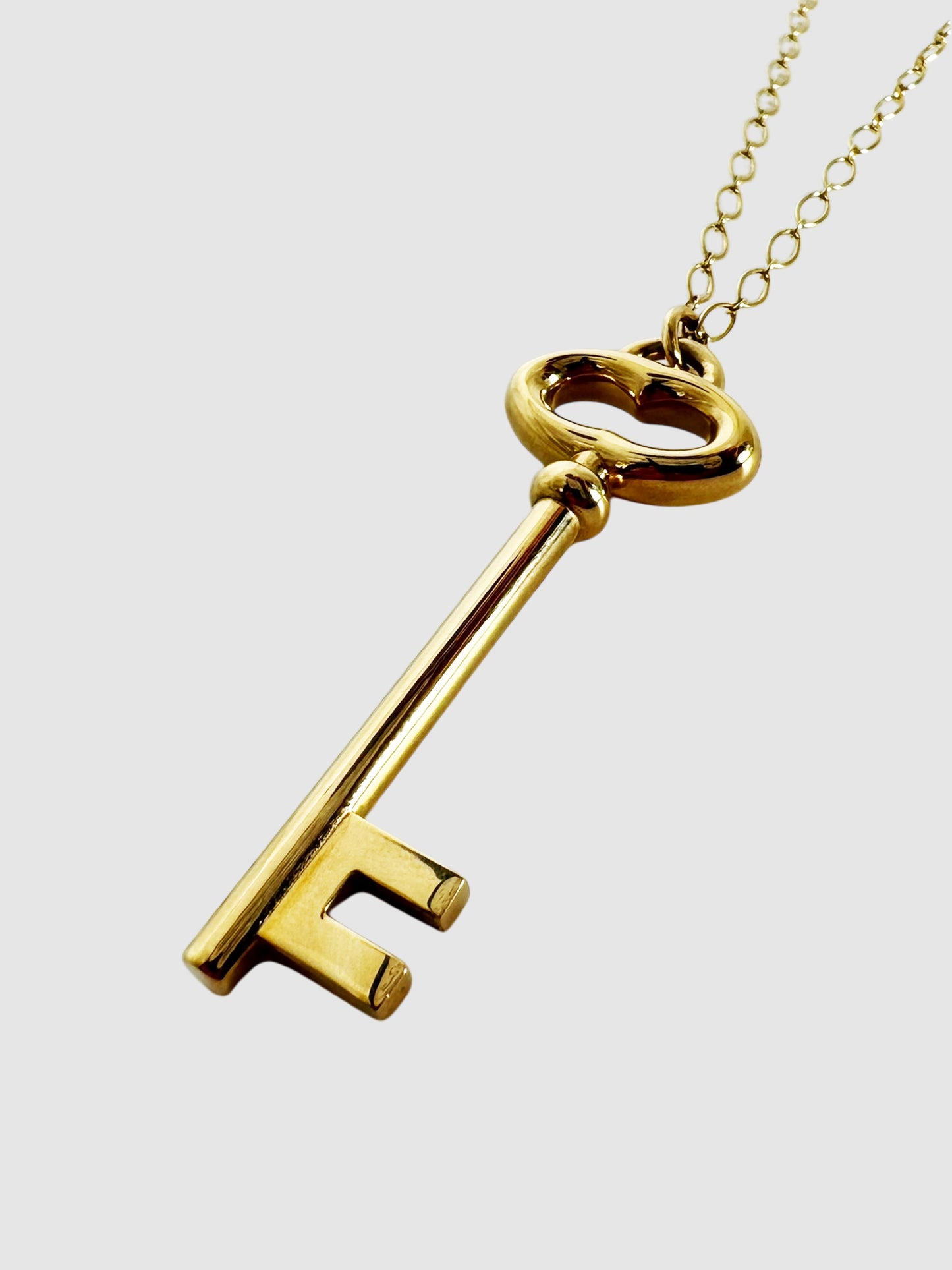 18K Oval Key Pendant Chain Necklace