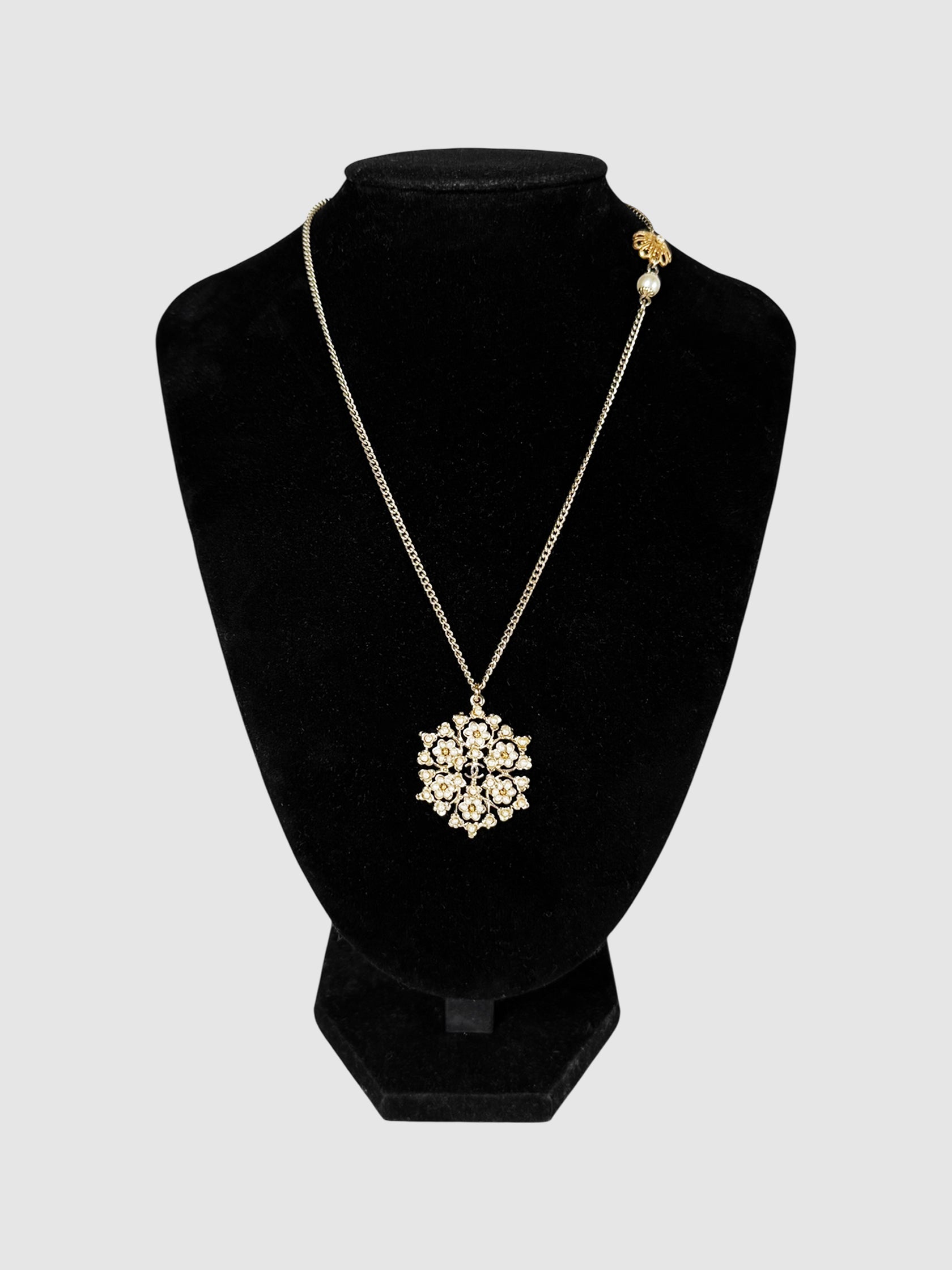 Chanel 2019 Gold-Tone Floral Snowflake CC Pendant Necklace Luxury Designer Resale Consignment Toronto Canada Secondhand Accessories Jewellery