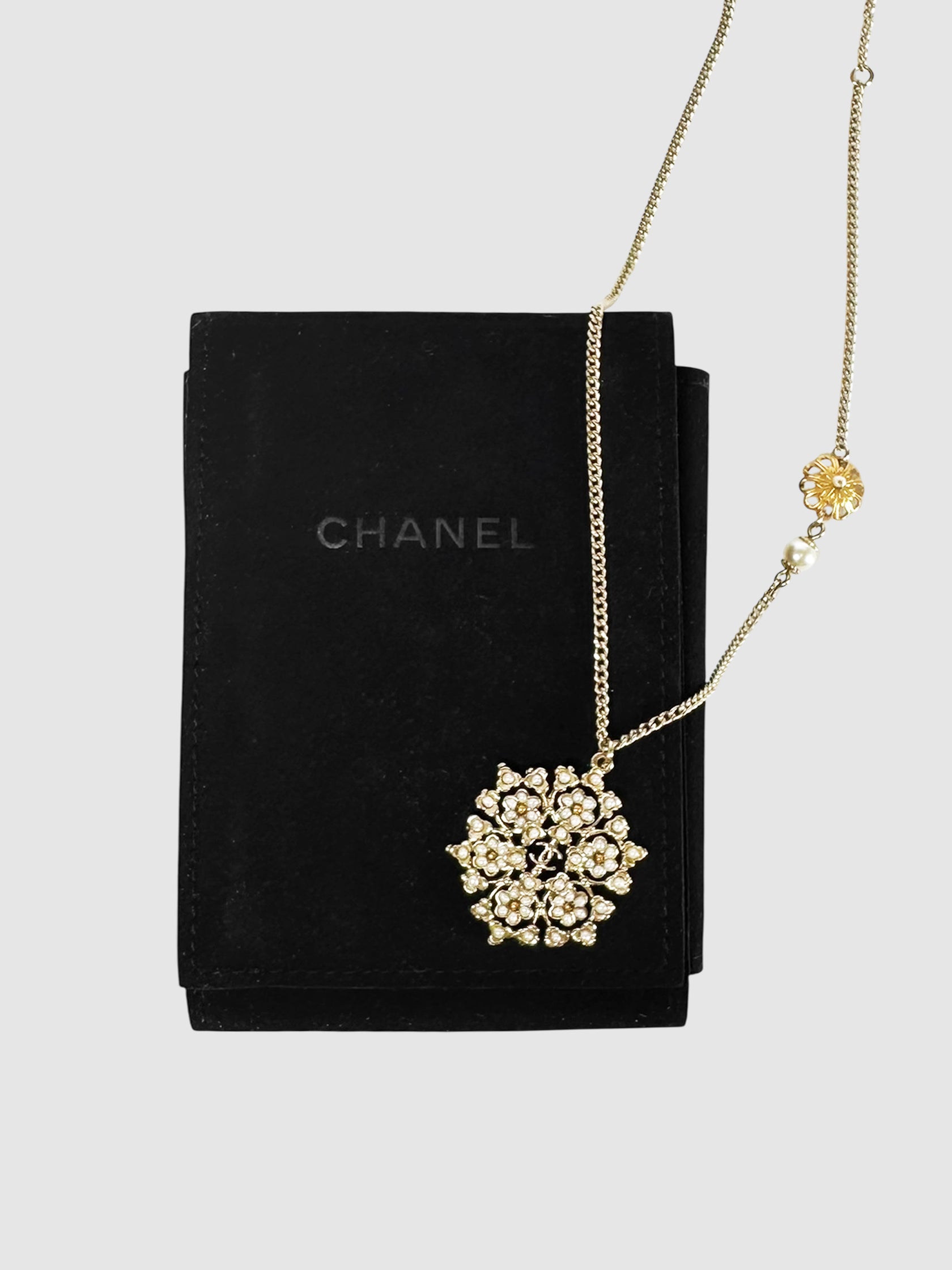 Chanel 2019 Gold-Tone Floral Snowflake CC Pendant Necklace Luxury Designer Resale Consignment Toronto Canada Secondhand Accessories Jewellery