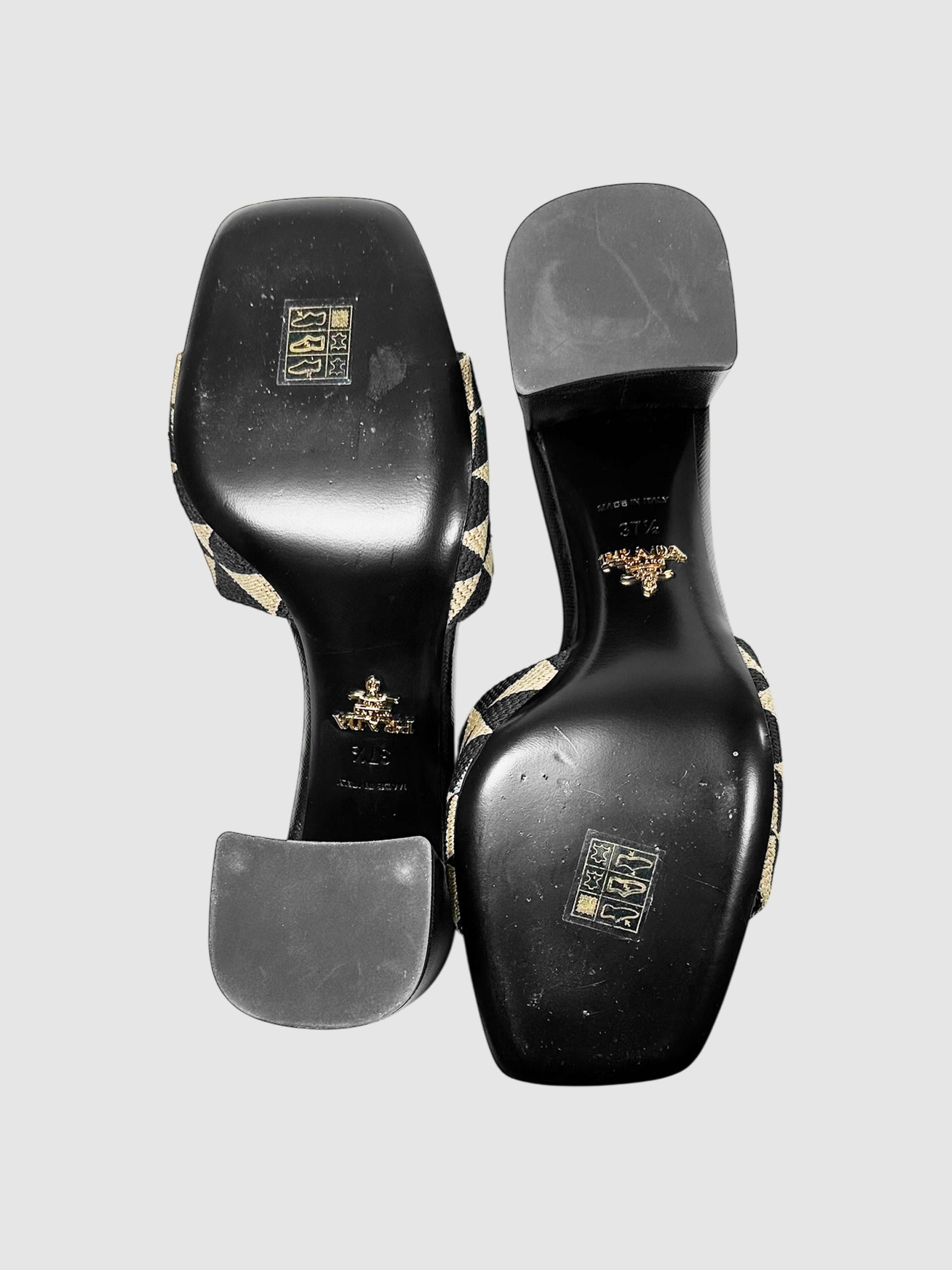 Triangle Patterned Pumps