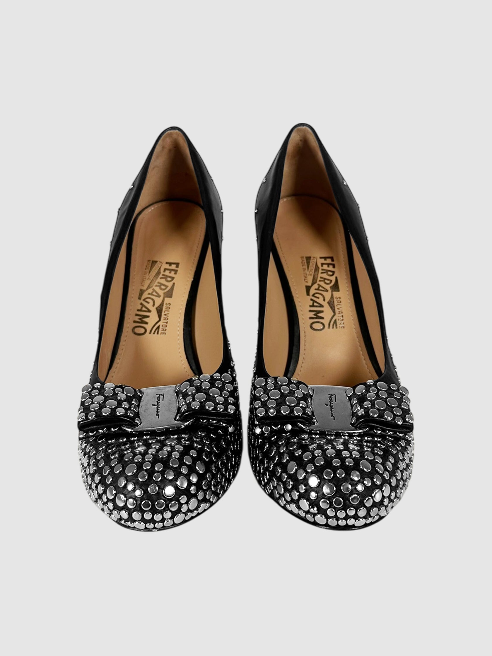 Studded Sina Louvre Vara Bow Pumps - Size 8.5