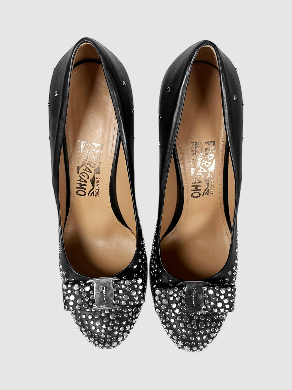 Studded Sina Louvre Vara Bow Pumps - Size 8.5
