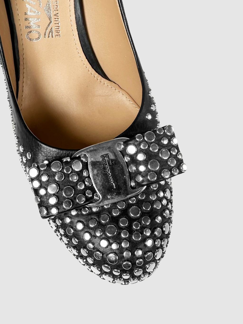 Studded Sina Louvre Vara Bow Pumps - Size 8.5