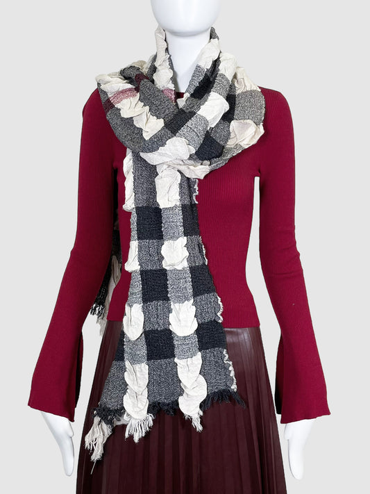 Crinkled Knitted Check Scarf