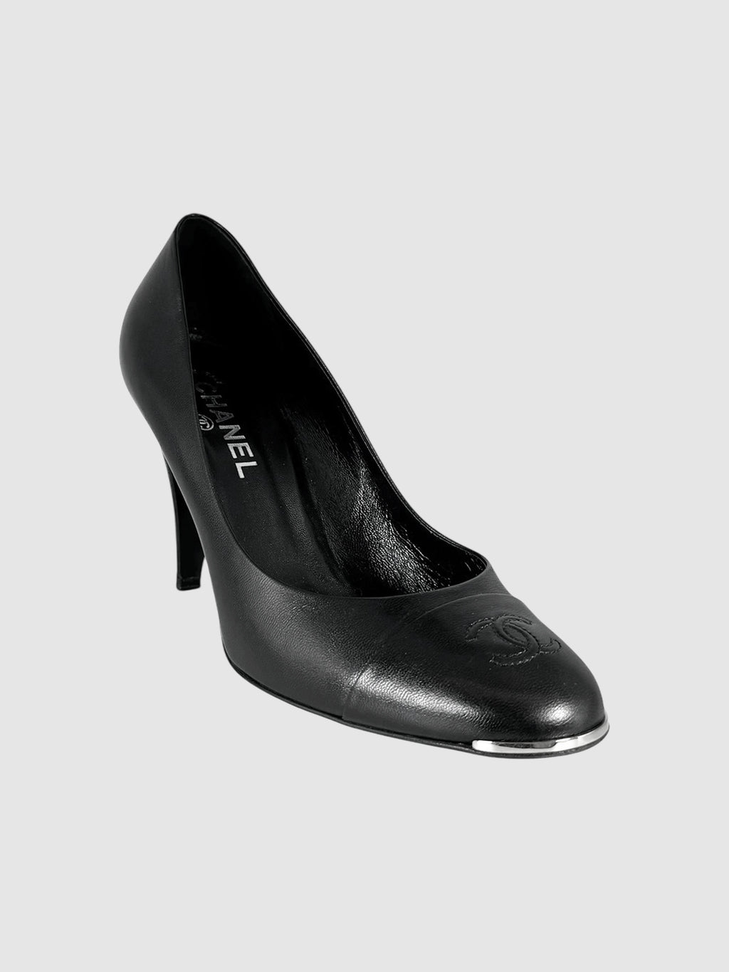 CC Metal Trim Leather Pumps - Size 40
