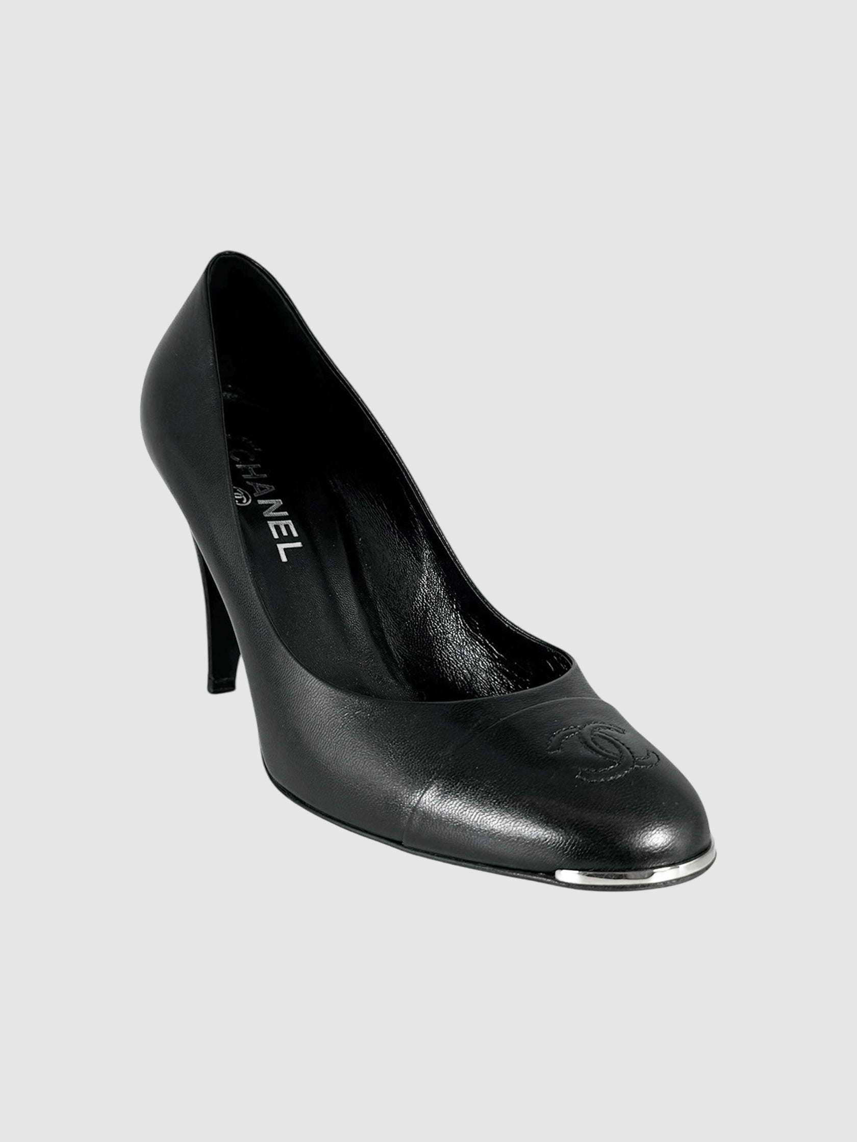 CC Metal Trim Leather Pumps - Size 40