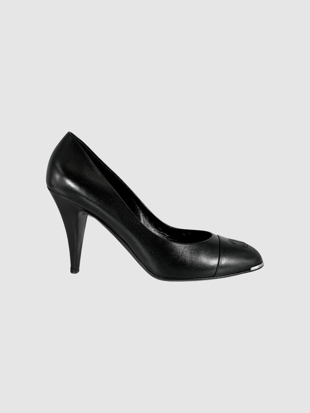 CC Metal Trim Leather Pumps - Size 40
