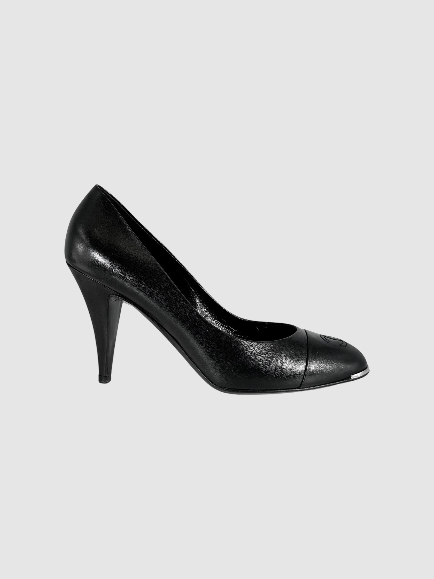 CC Metal Trim Leather Pumps - Size 40