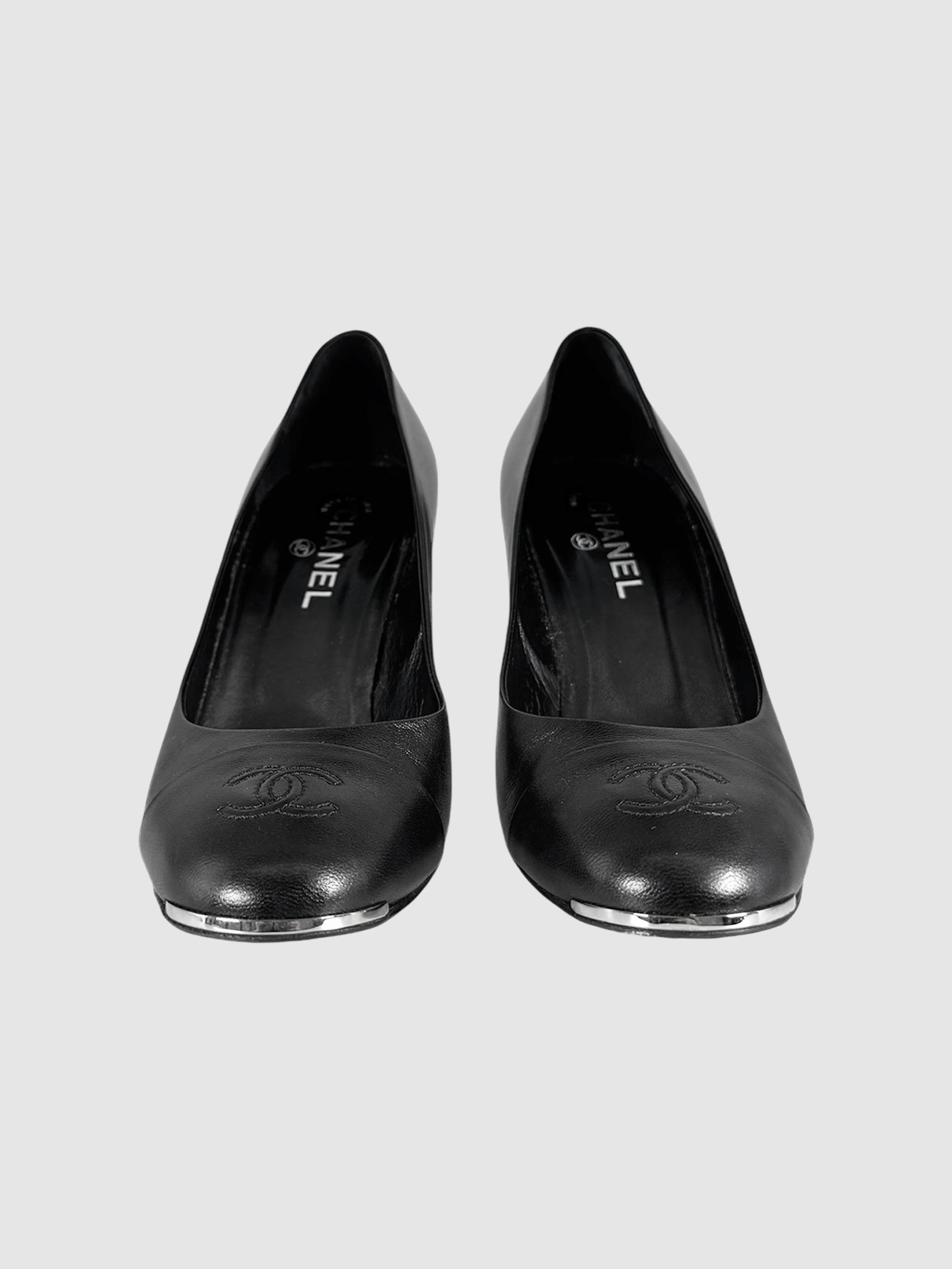 CC Metal Trim Leather Pumps - Size 40