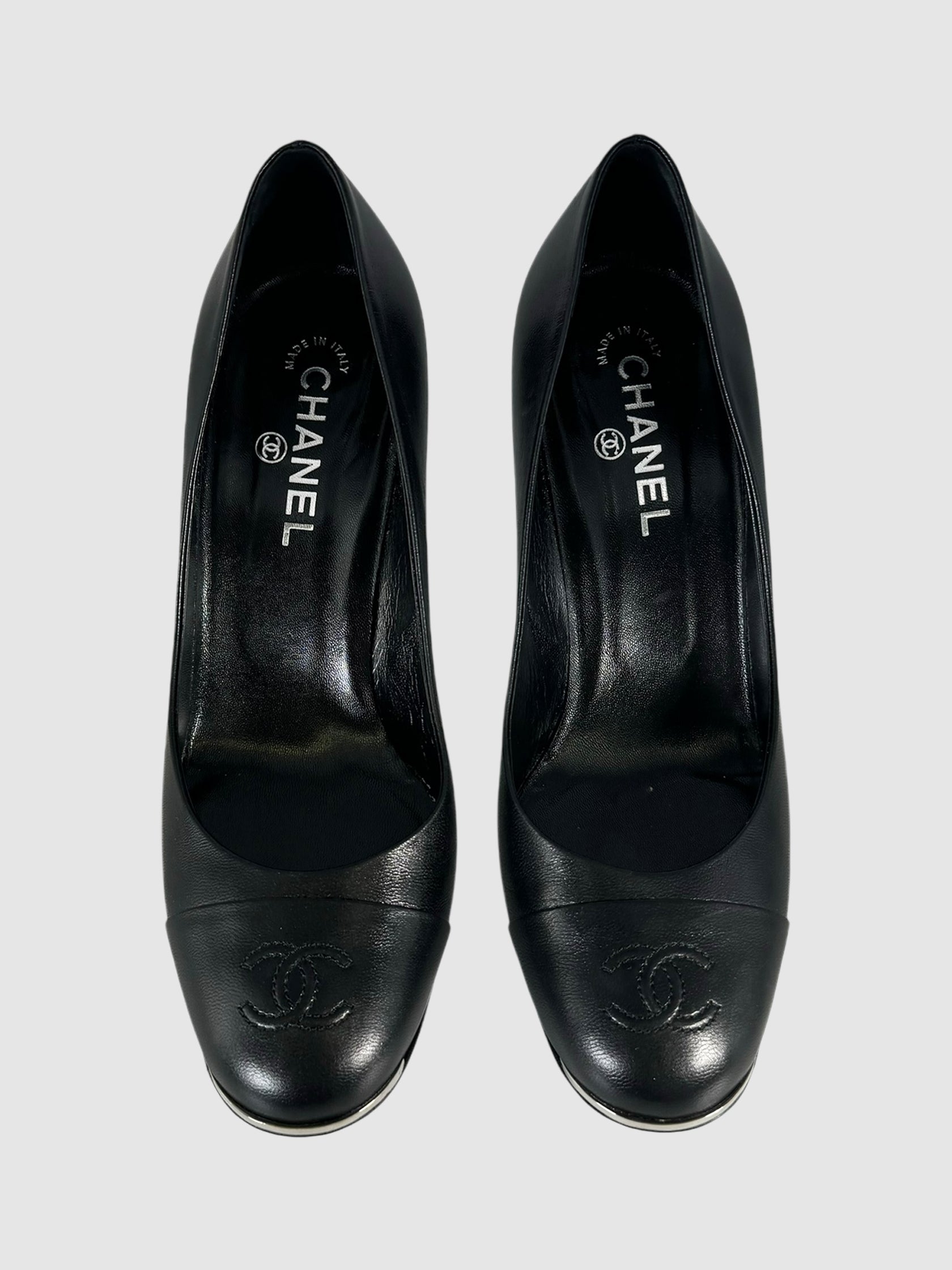 CC Metal Trim Leather Pumps - Size 40