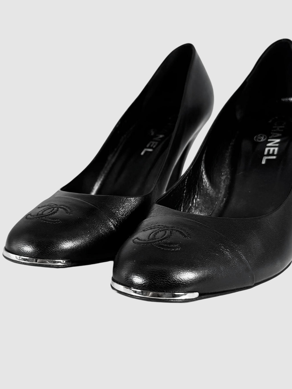 CC Metal Trim Leather Pumps - Size 40