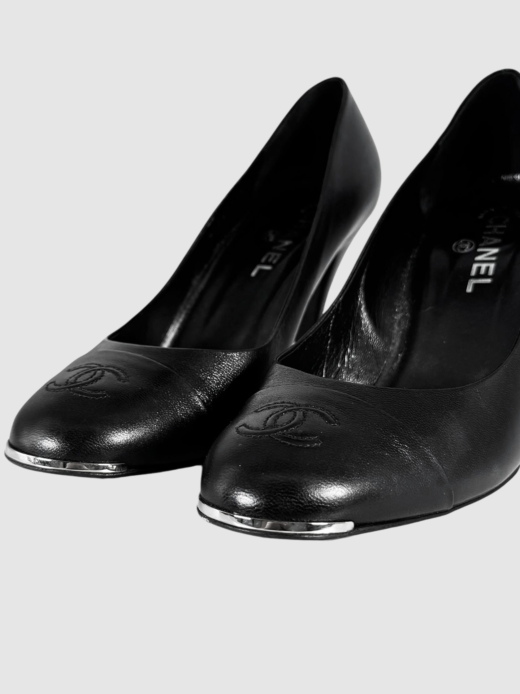 CC Metal Trim Leather Pumps - Size 40