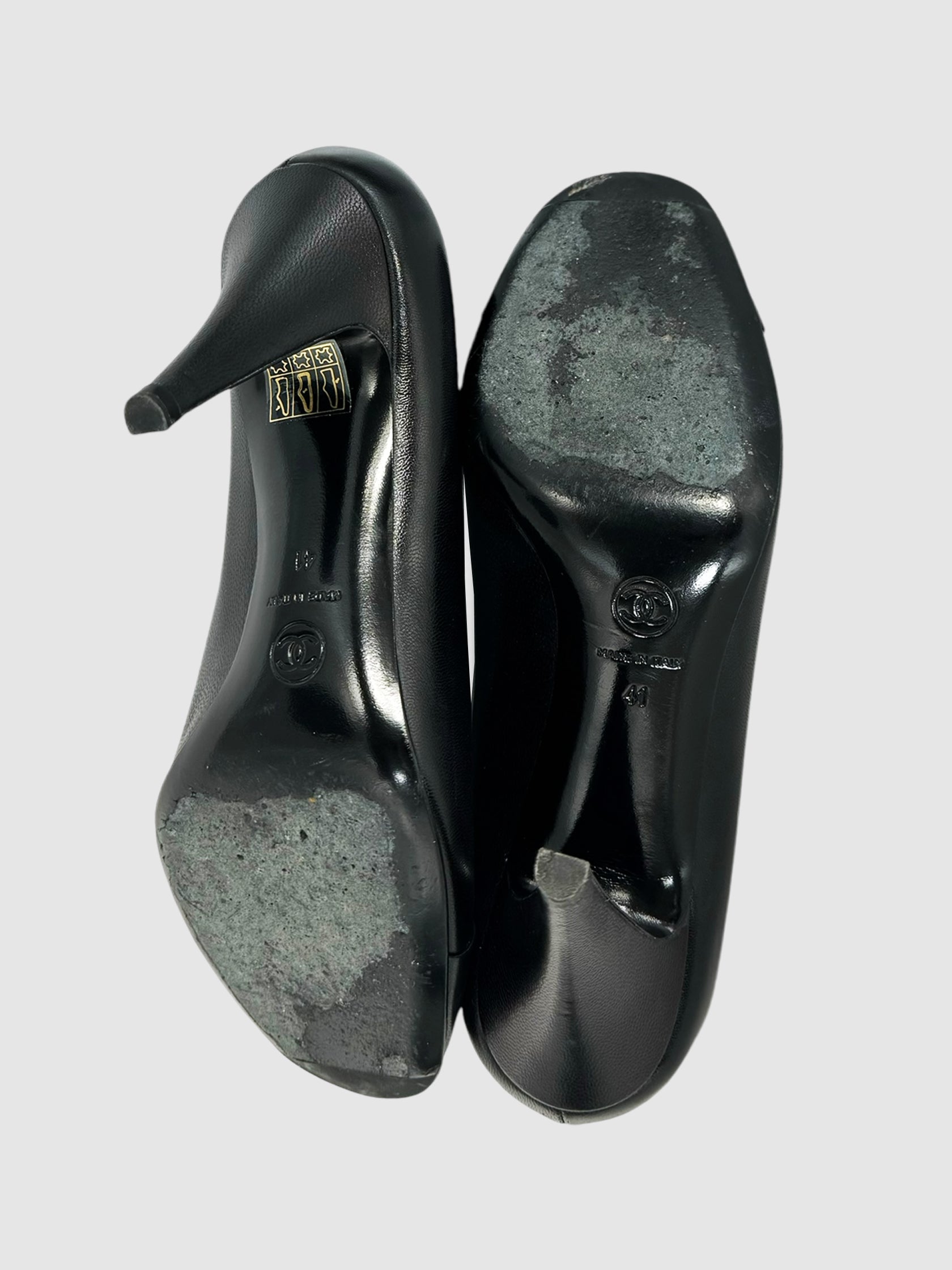 CC Metal Trim Leather Pumps - Size 40