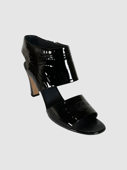 Chanel Black Patent Leather Sandals - Size 42