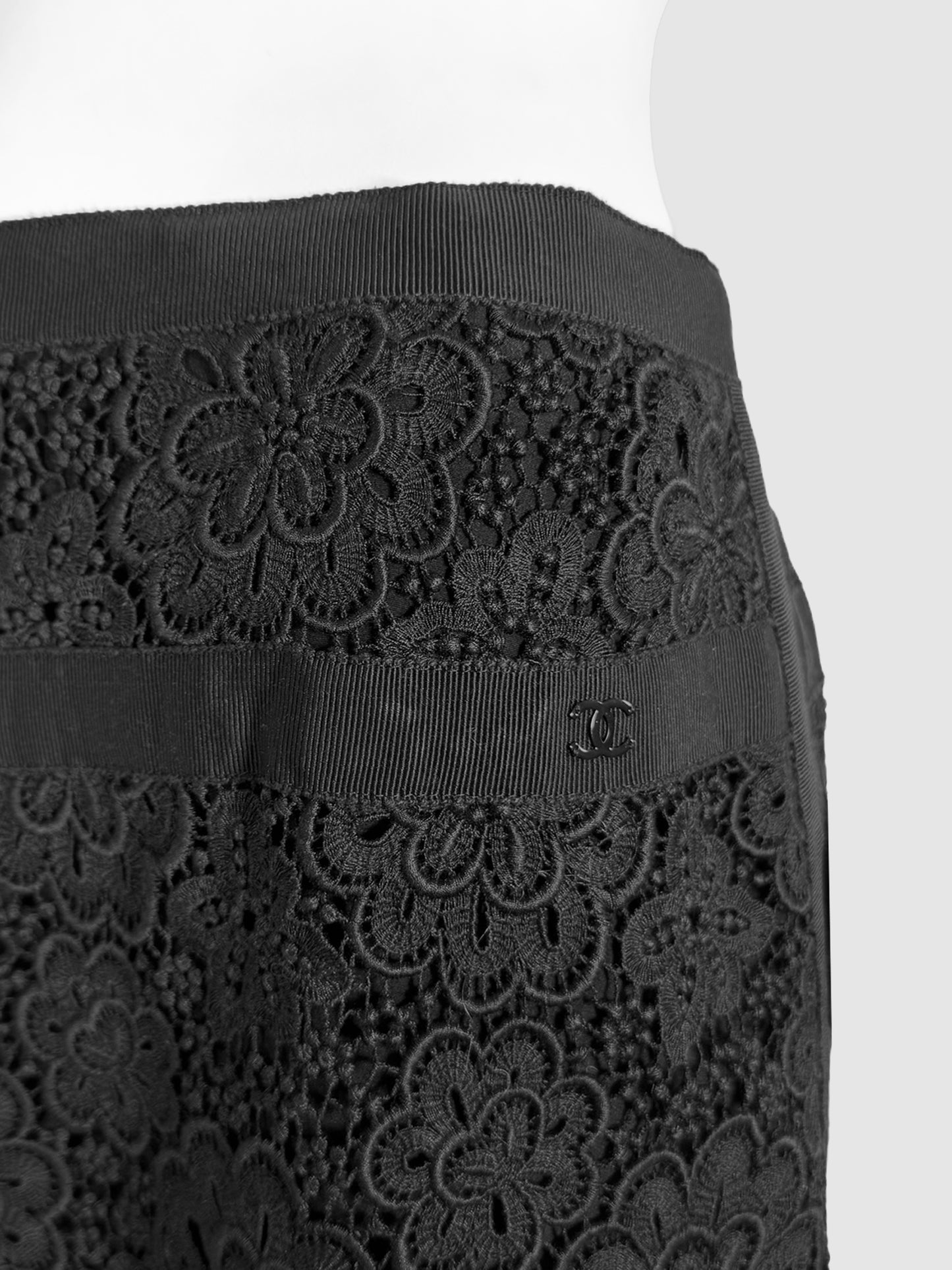Floral Lace Knee-Length Skirt - Size 44