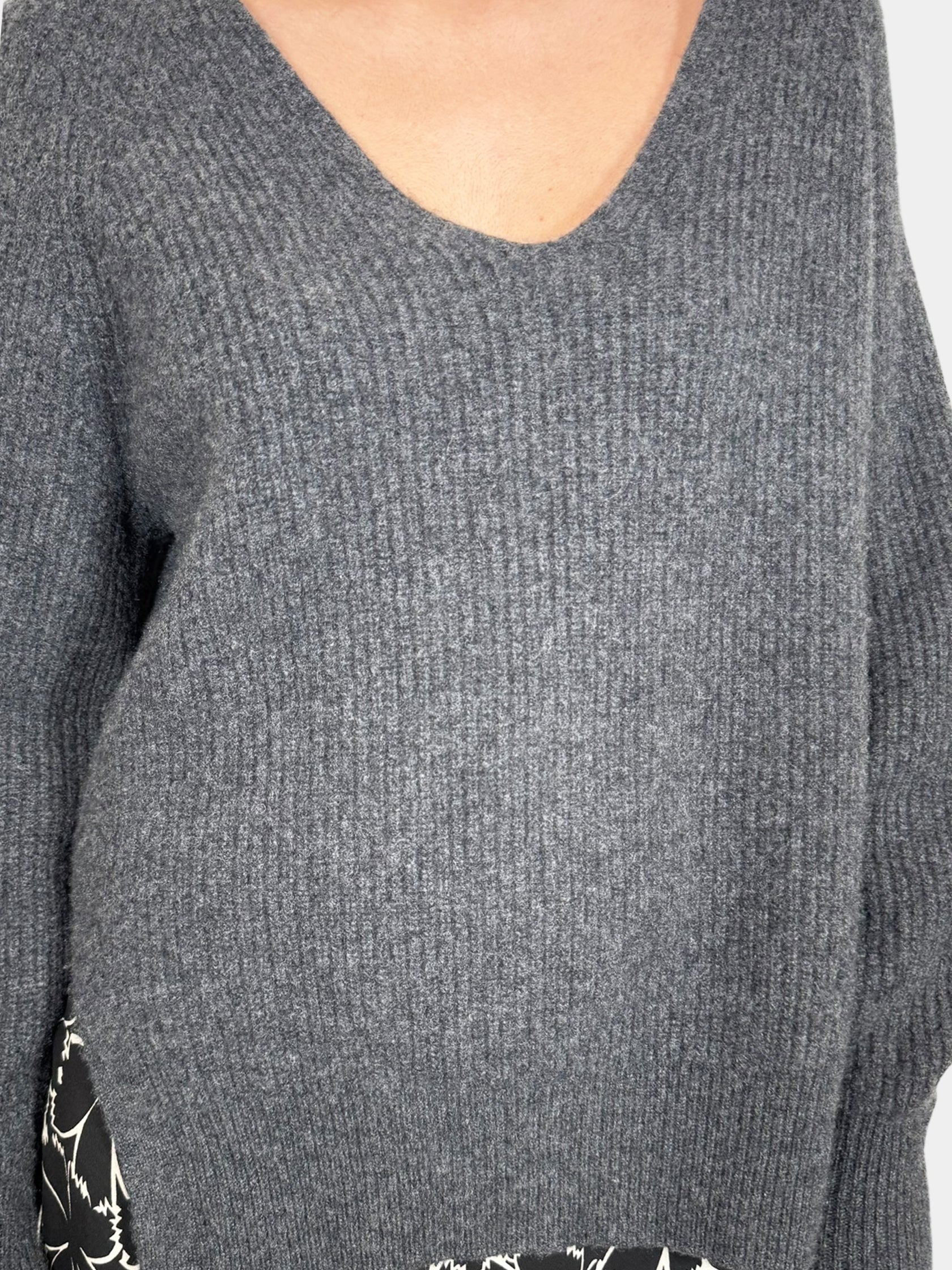 Cashmere V-Neck Sweater - Size L