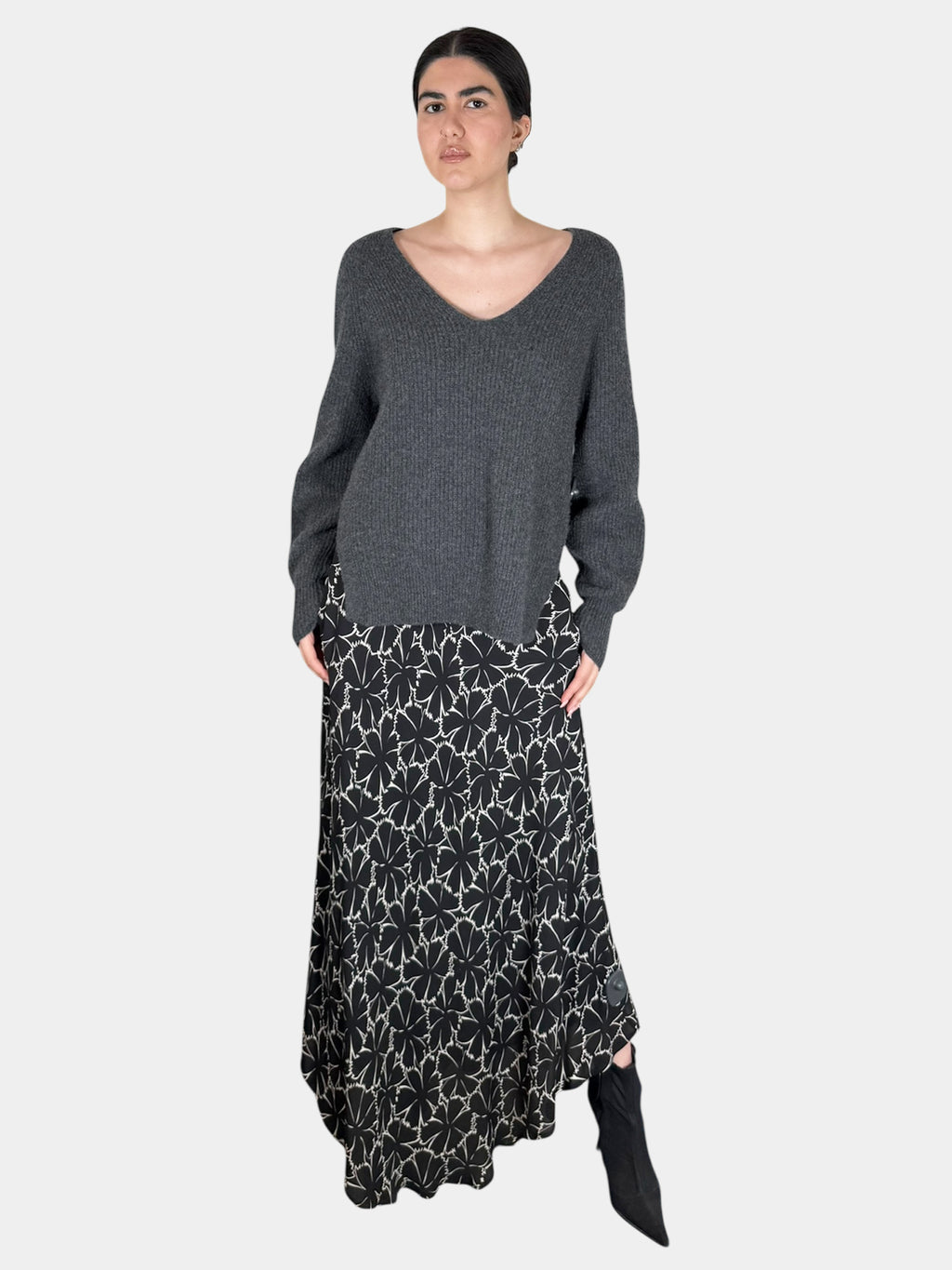 Cashmere V-Neck Sweater - Size L