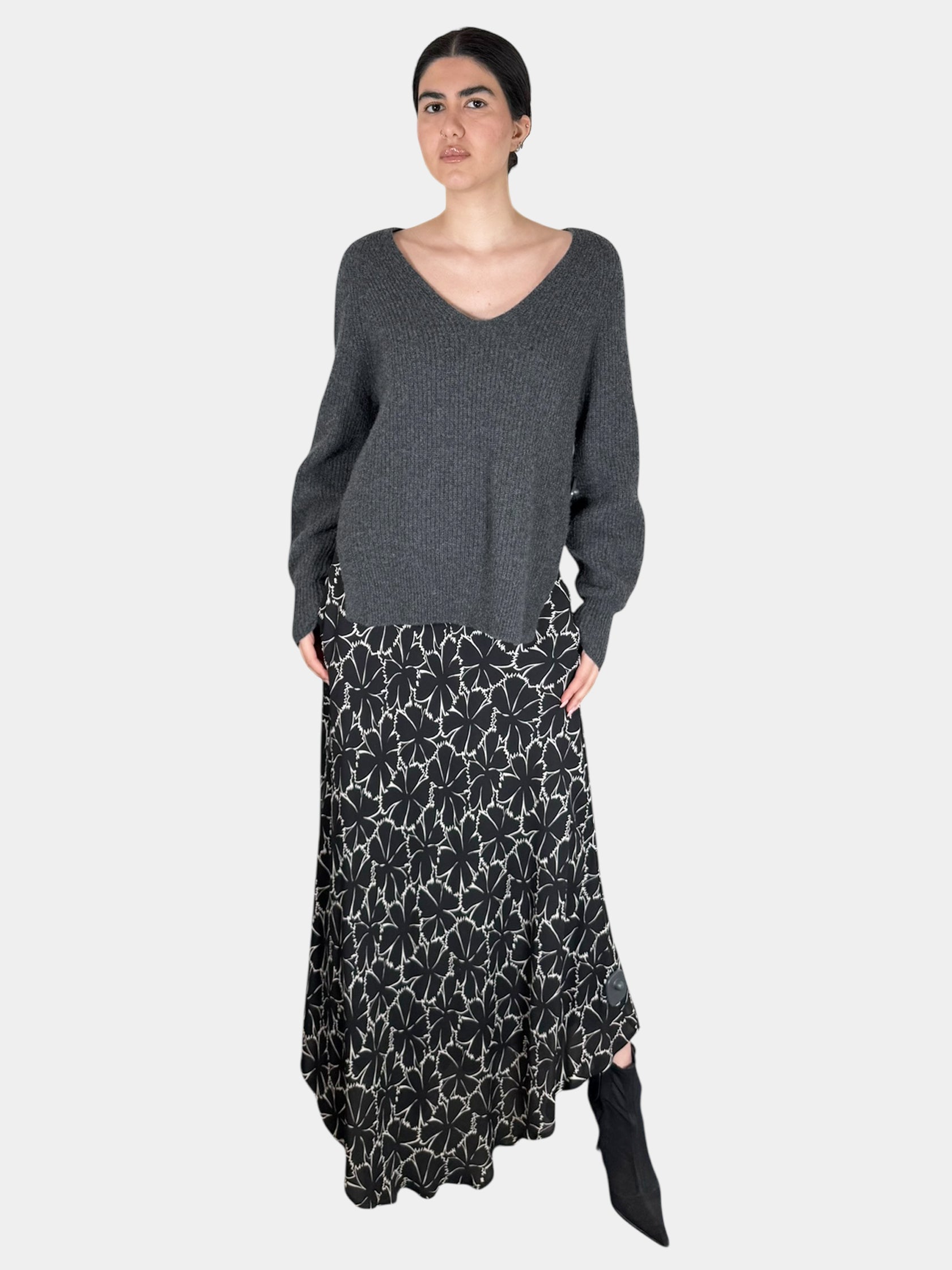 Cashmere V-Neck Sweater - Size L