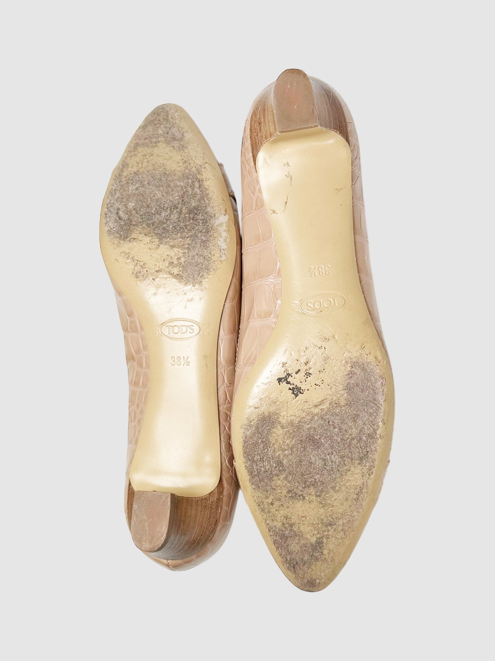 Embossed Leather Pumps