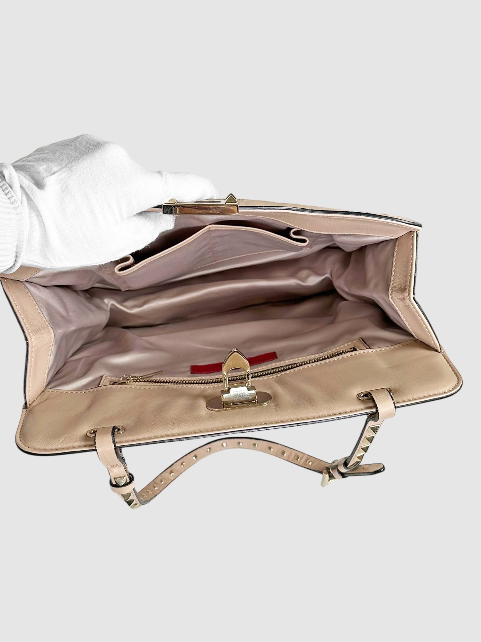 Rockstud Flip-Lock Lace Shoulder Bag