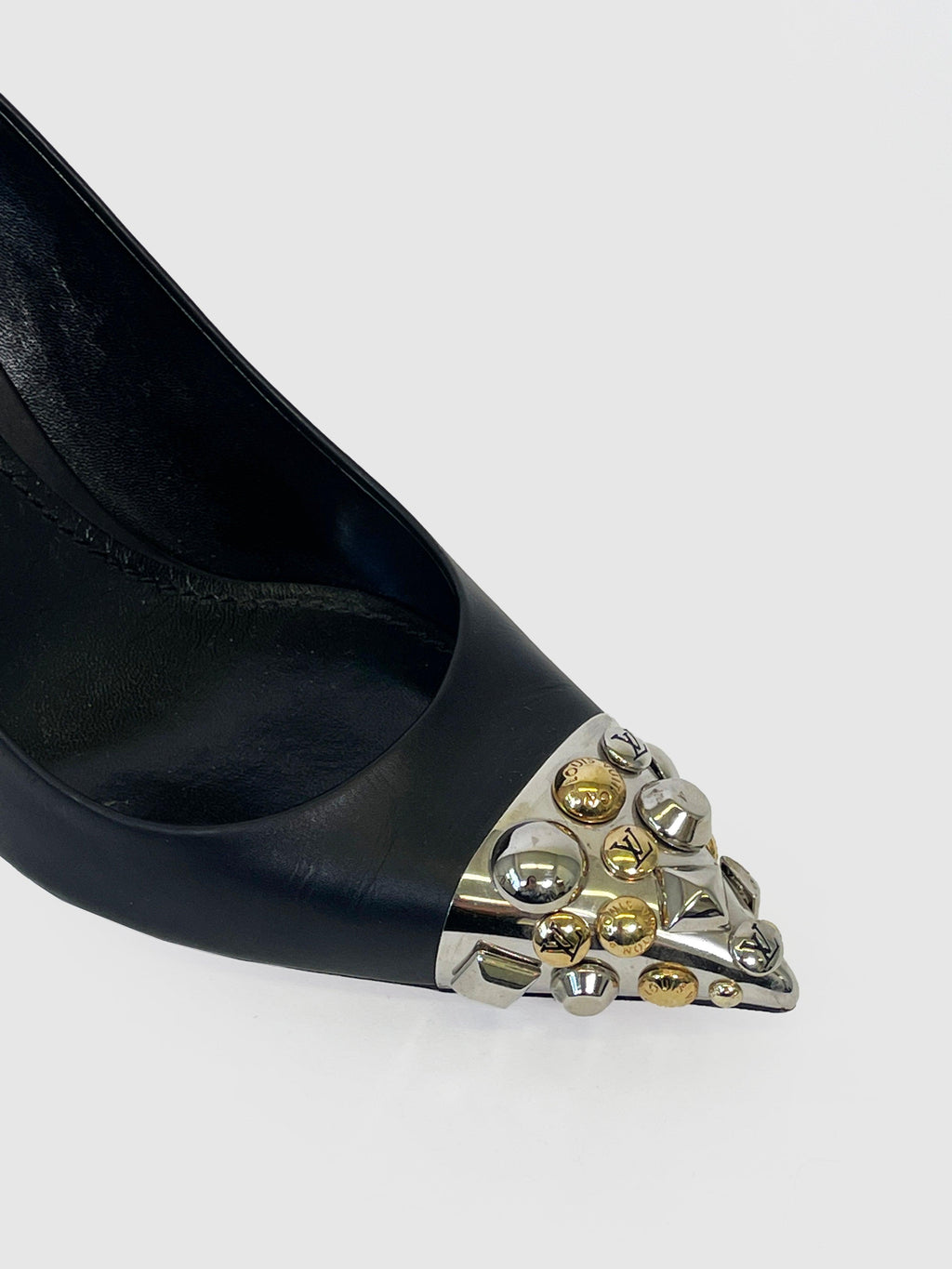 Louis Vuitton - Size 40 - Second Nature Boutique