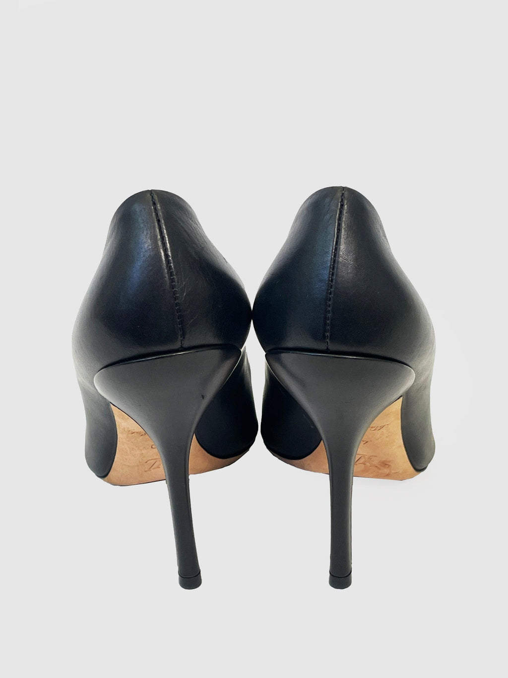 Louis Vuitton - Size 40 - Second Nature Boutique