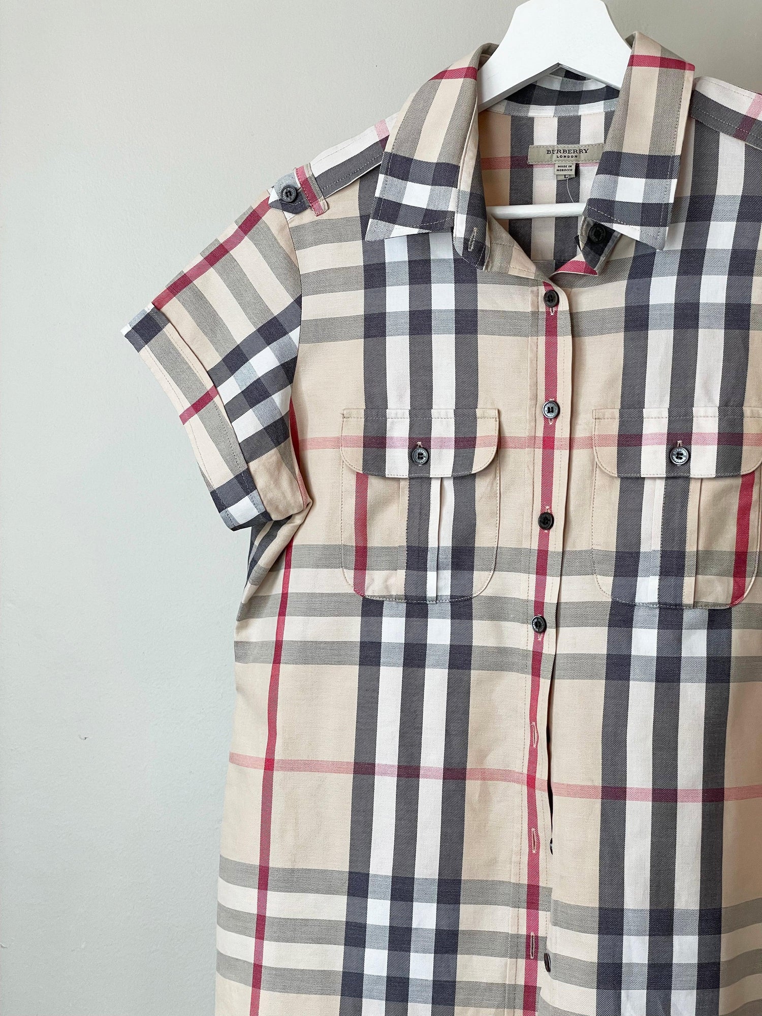 Burberry - Size L - Second Nature Boutique