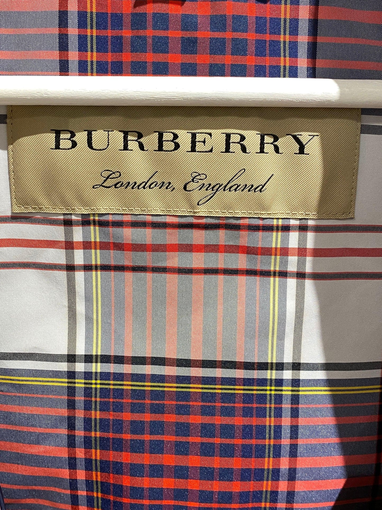 Burberry - Size L - Second Nature Boutique