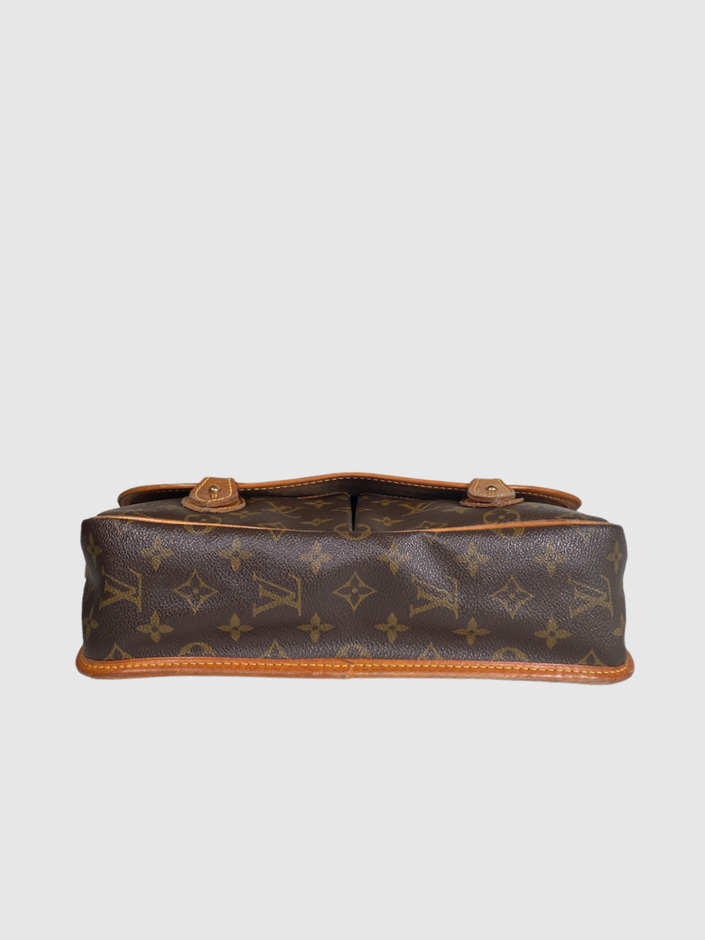 Louis Vuitton Gibeciere MM Shoulder Bag