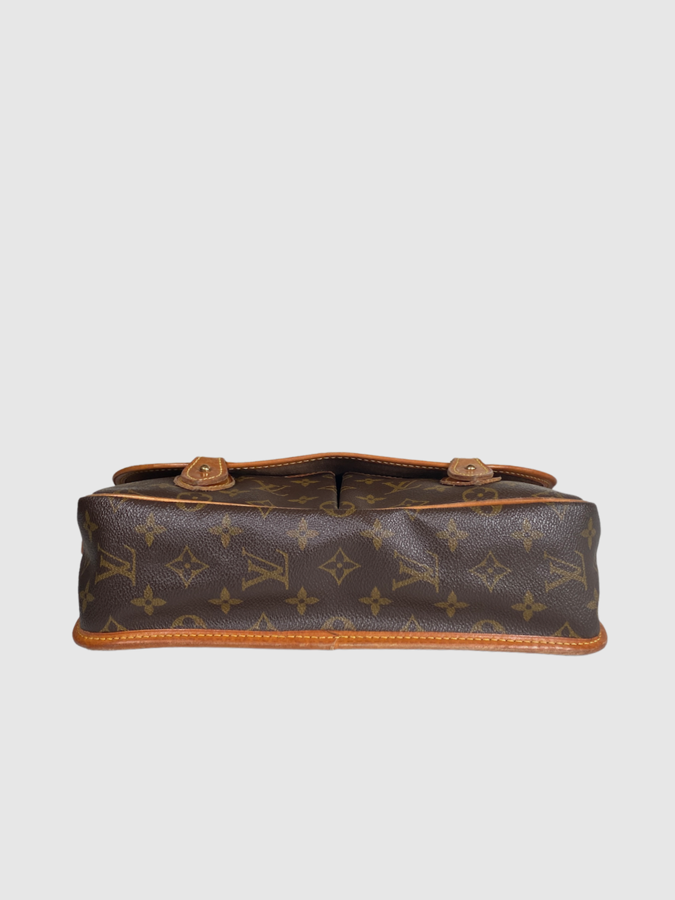 Louis Vuitton Gibeciere MM Shoulder Bag