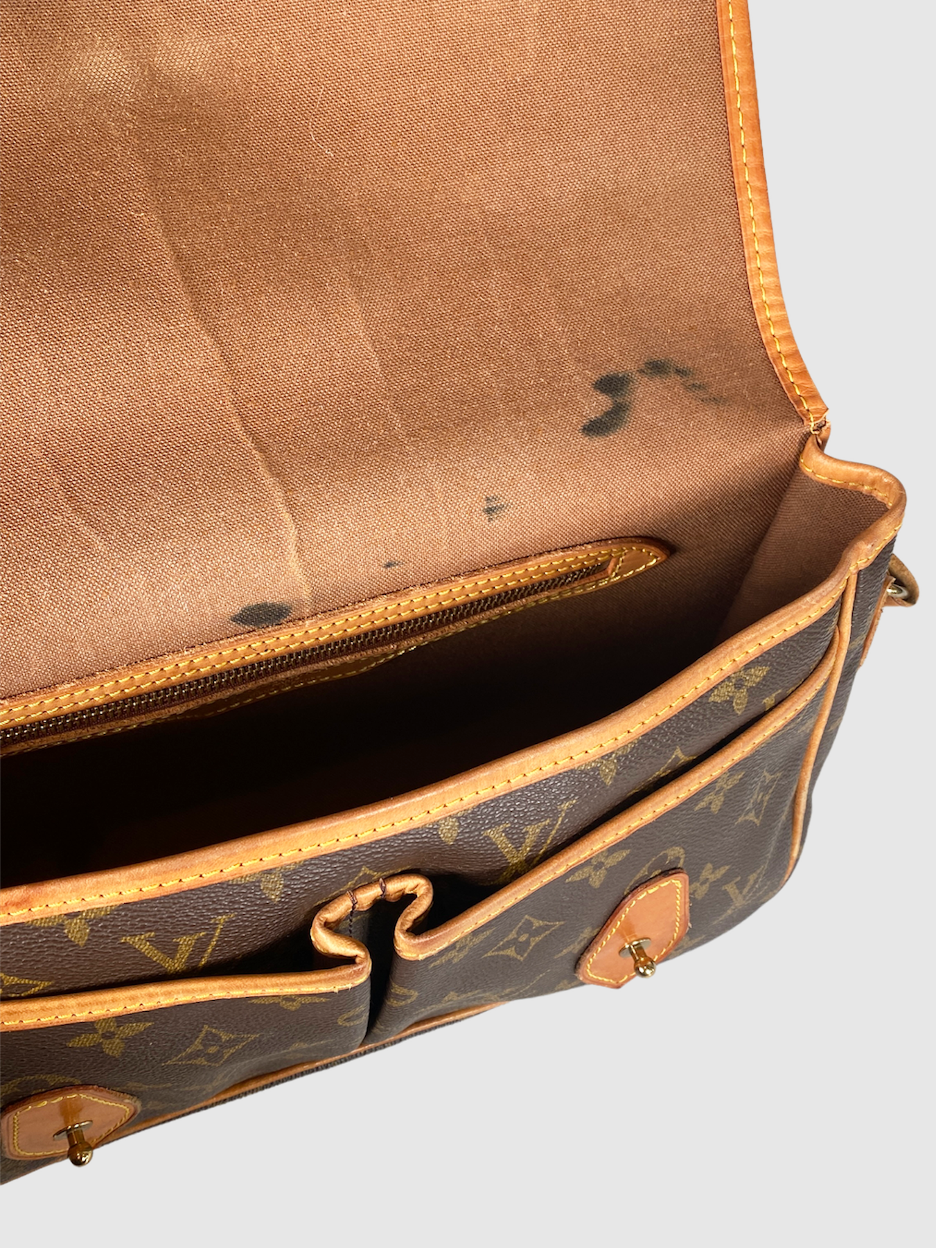 Louis Vuitton Gibeciere MM Shoulder Bag