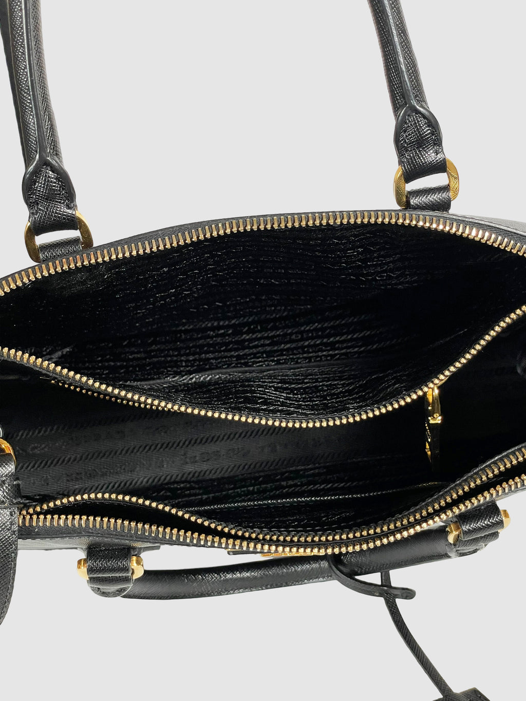 Medium Galleria Double Zip Saffiano Tote