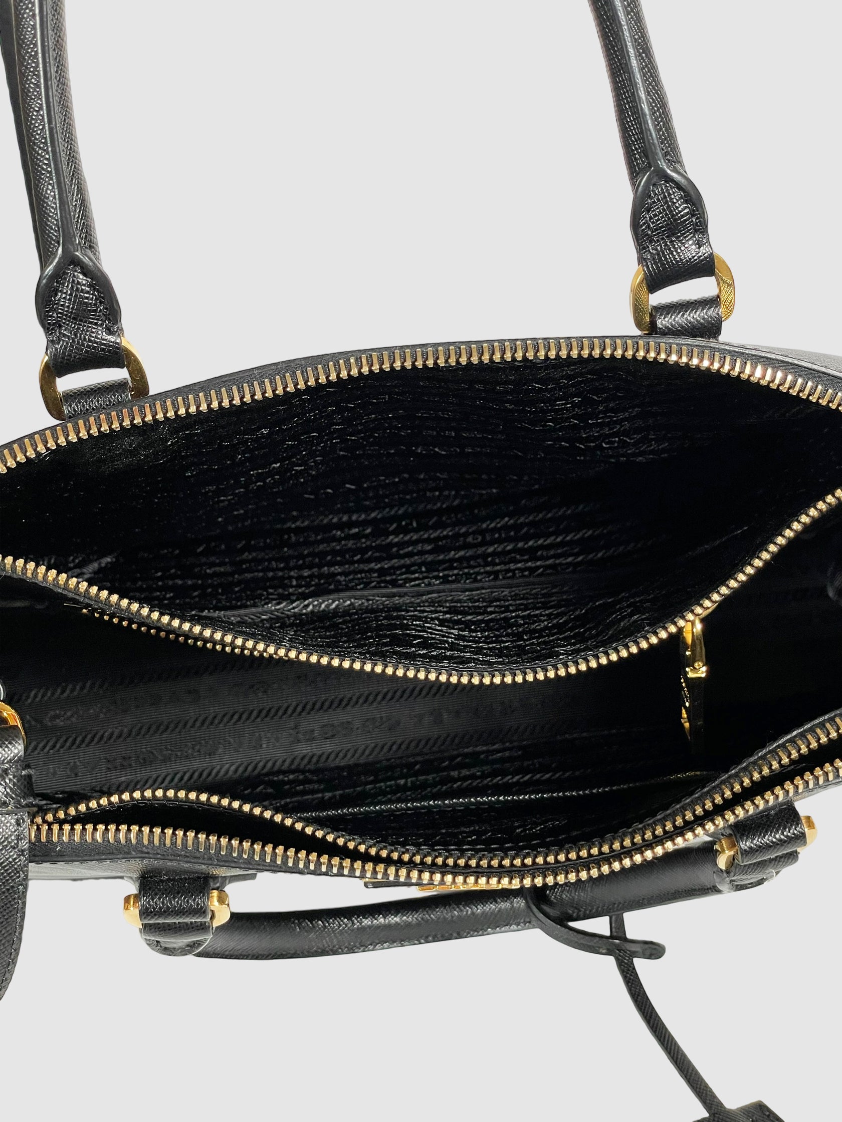 Medium Galleria Double Zip Saffiano Tote