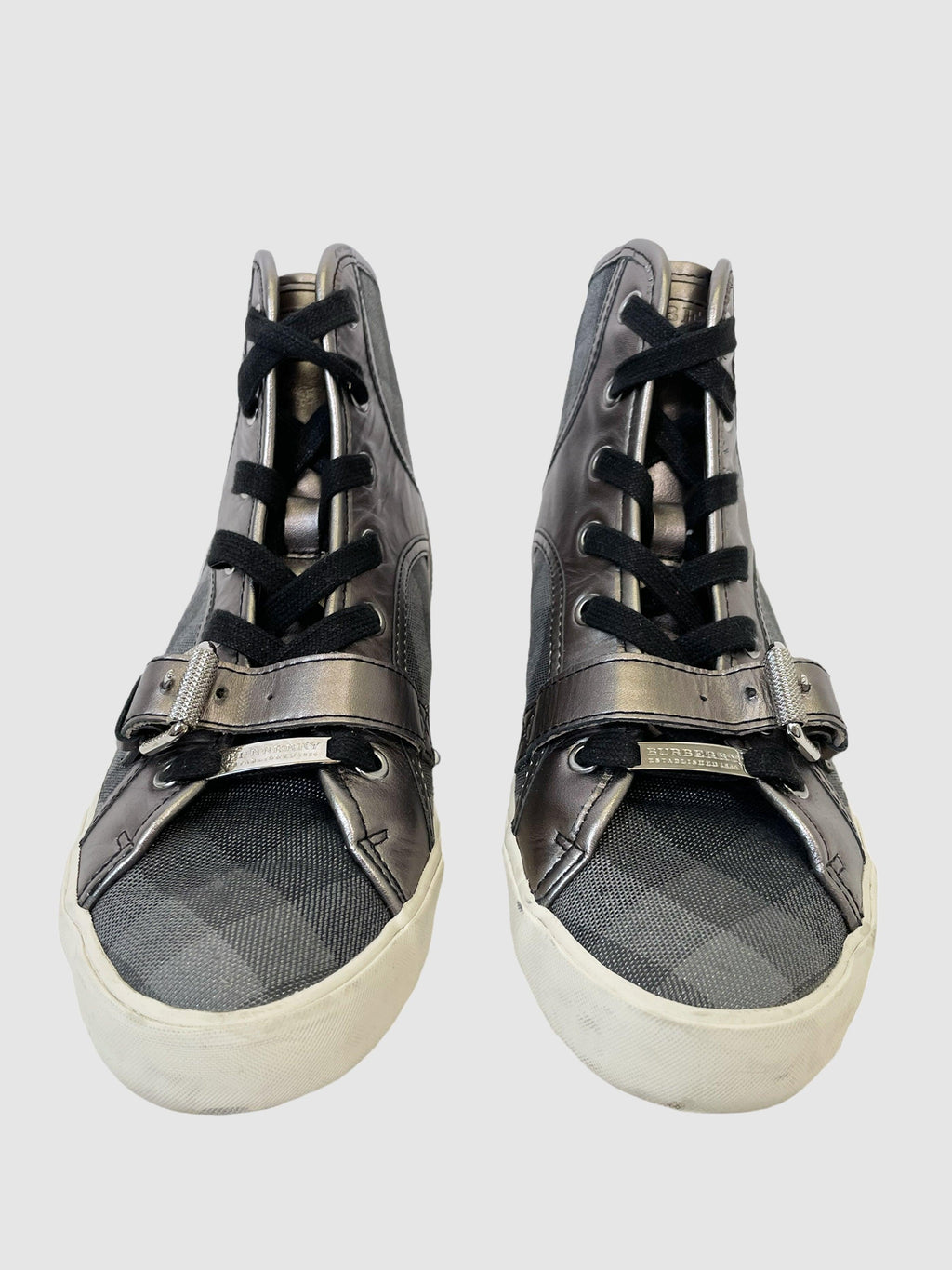 Burberry - Size 39 - Second Nature Boutique