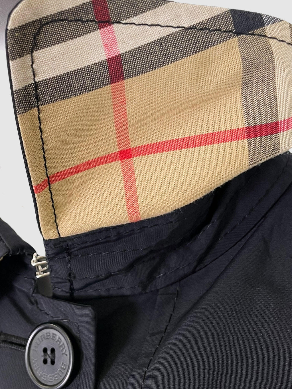 Burberry - Size M - Second Nature Boutique