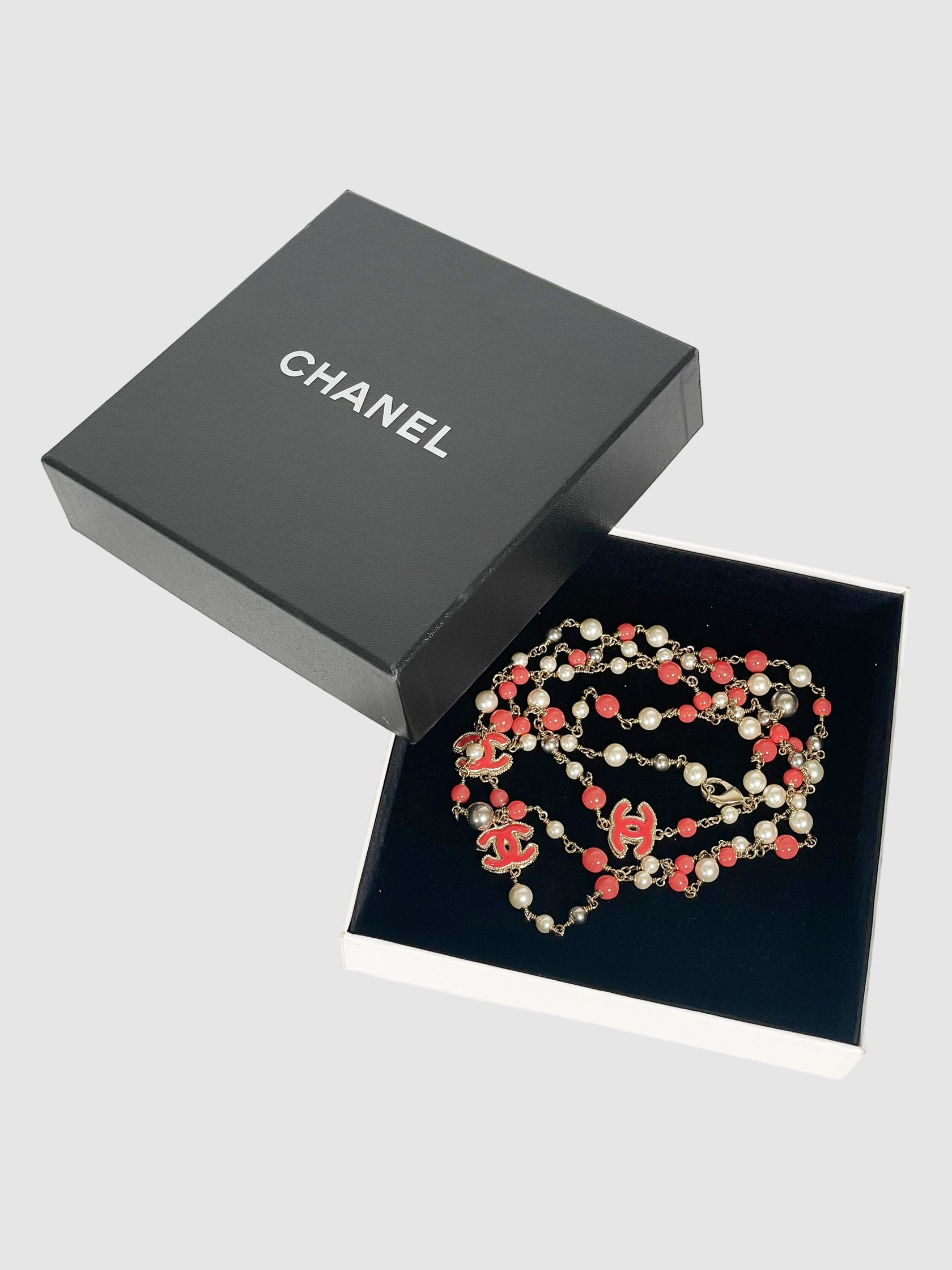 Vintage Faux Pearl & Resin CC Station Necklace