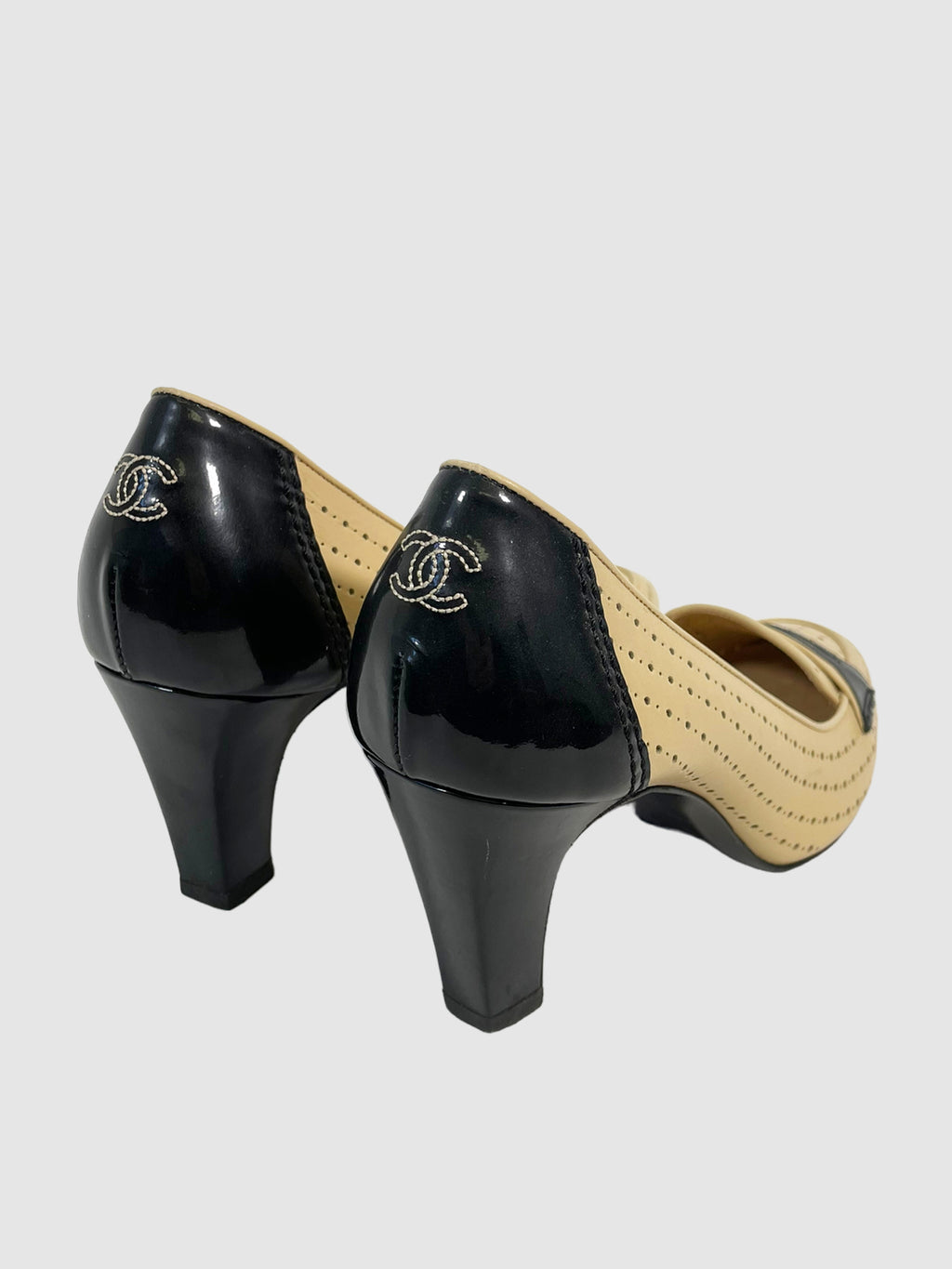 Perforated Leather Pumps - Size 40